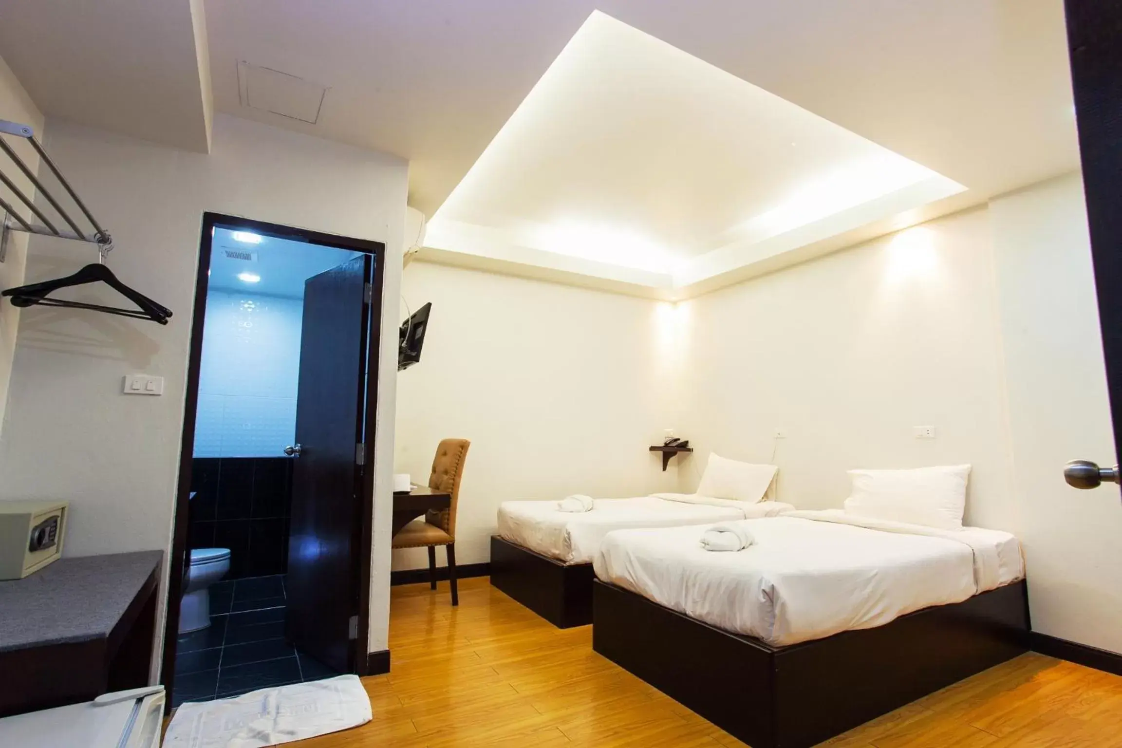 Economy Twin Room in Basic Line Hotel @ Loikroh Economy Twin Room in Basic Line Hotel @ Loikroh
