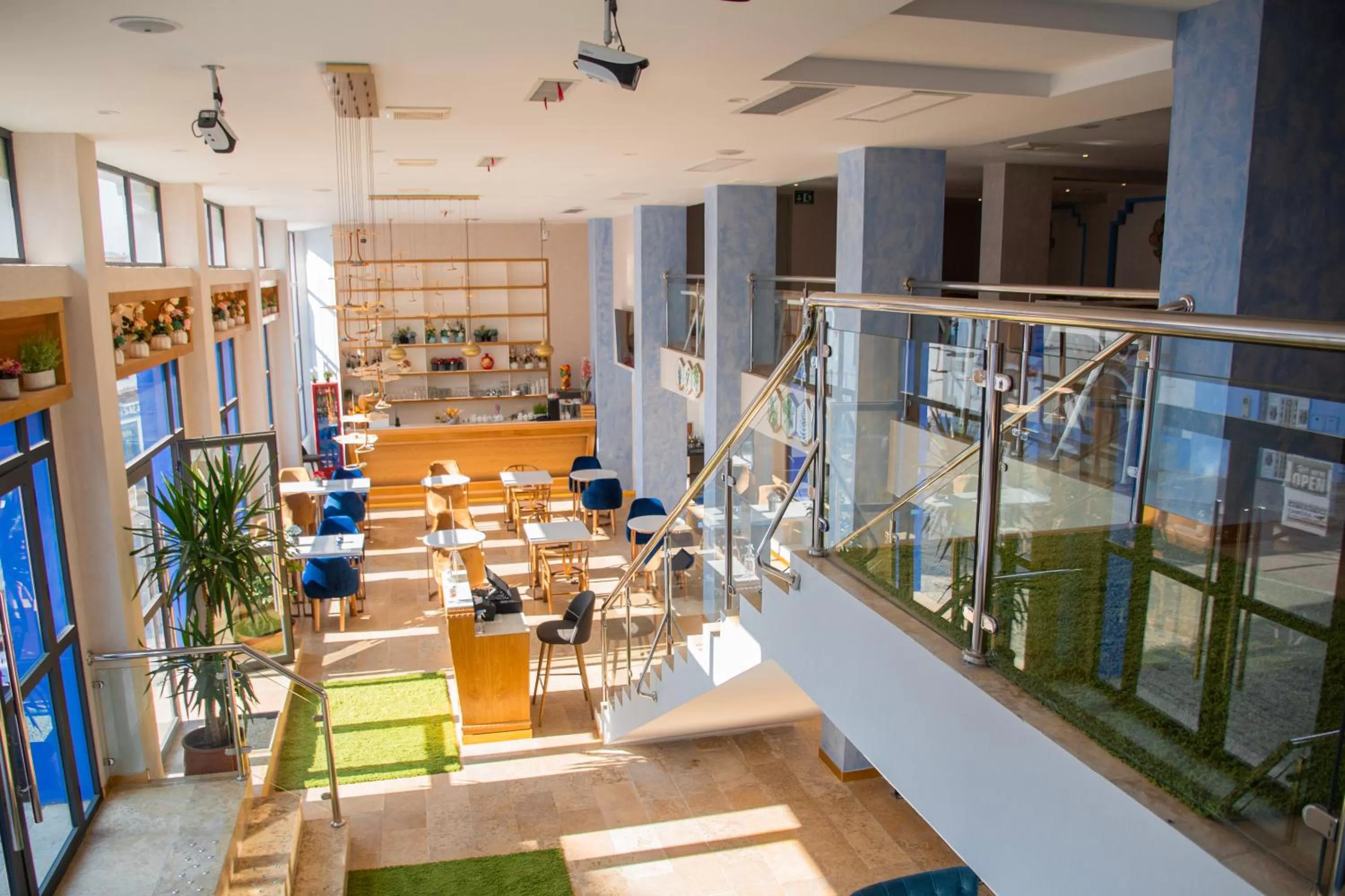 Restaurant/places to eat in VANCII Hotel