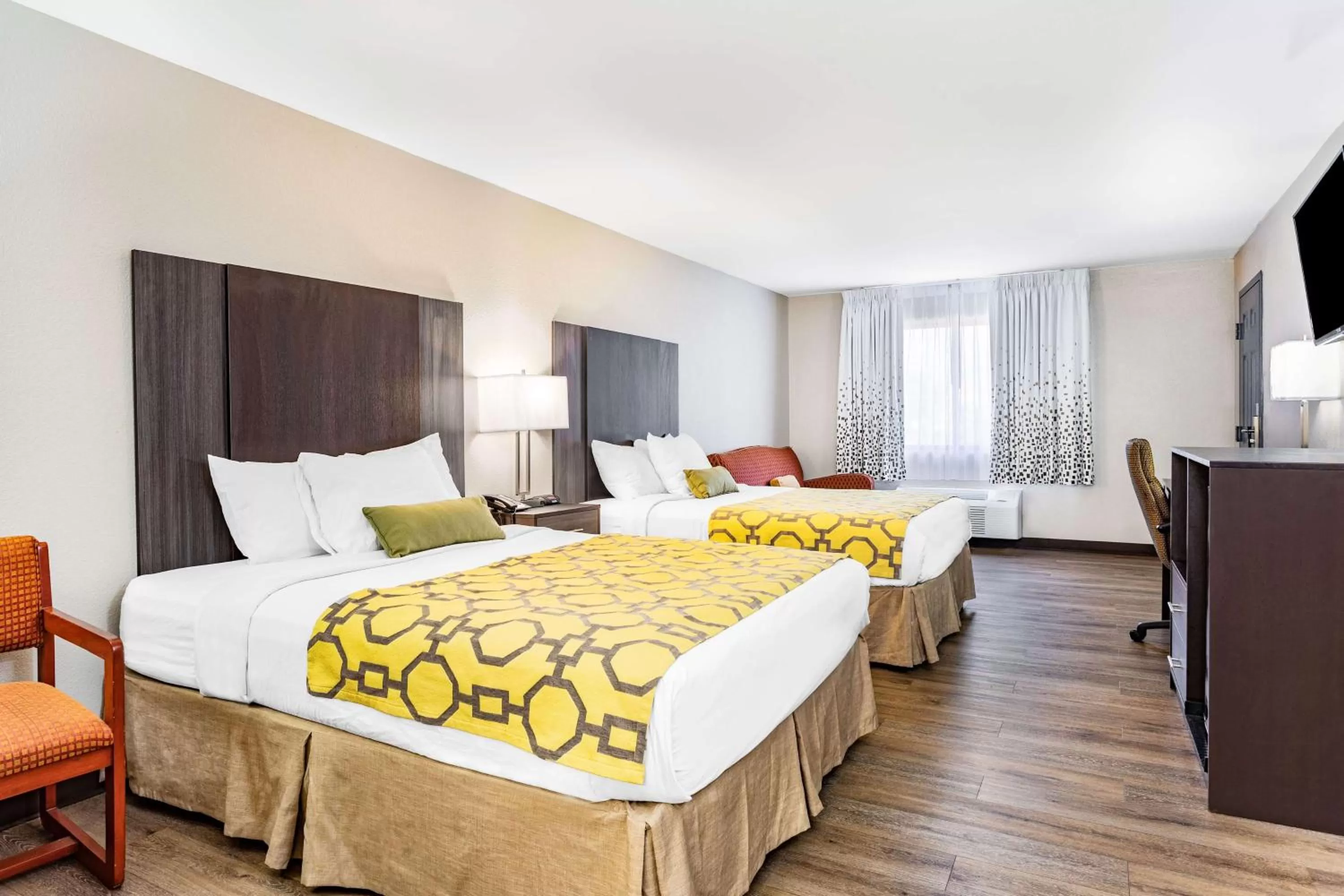 Bed in Baymont by Wyndham Midway Tallahassee