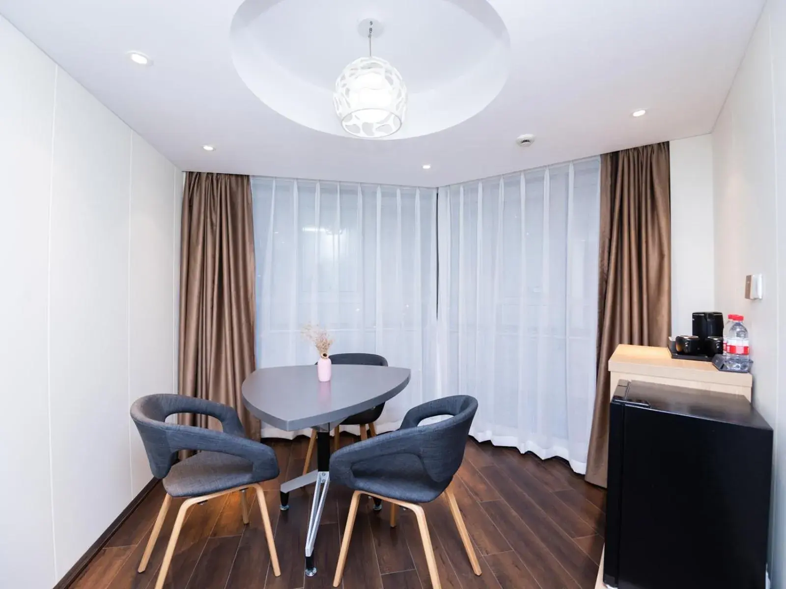 Business Suite in Country Inn&Suites by Radisson, Shanghai PVG Business Suite in Country Inn&Suites by Radisson, Shanghai PVG