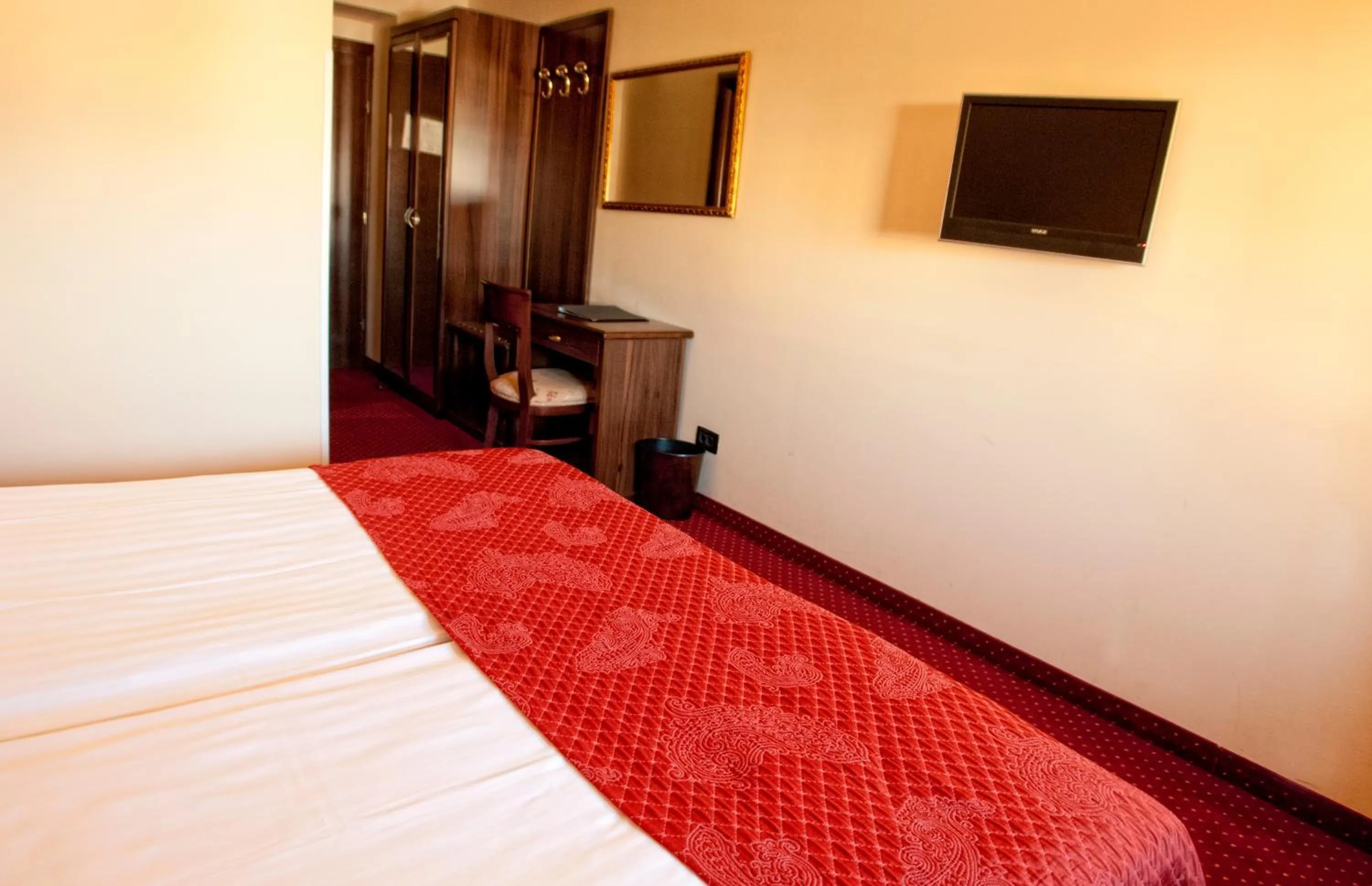 Bed in Hotel Continental