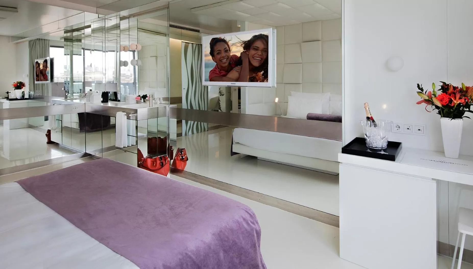 Toilet in The Mirror Barcelona - Adults Only