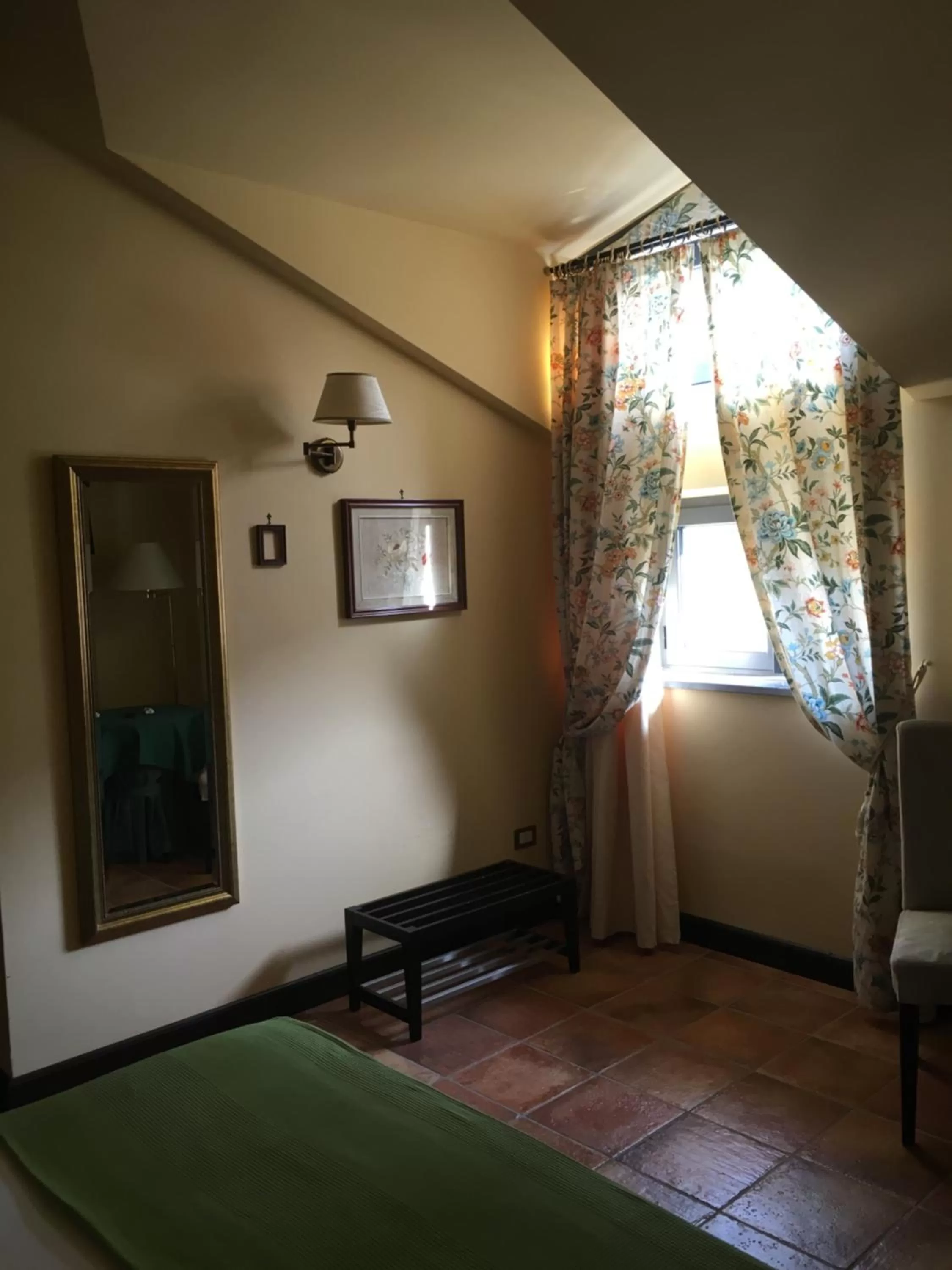 Decorative detail, TV/Entertainment Center in B&B MontAlbano