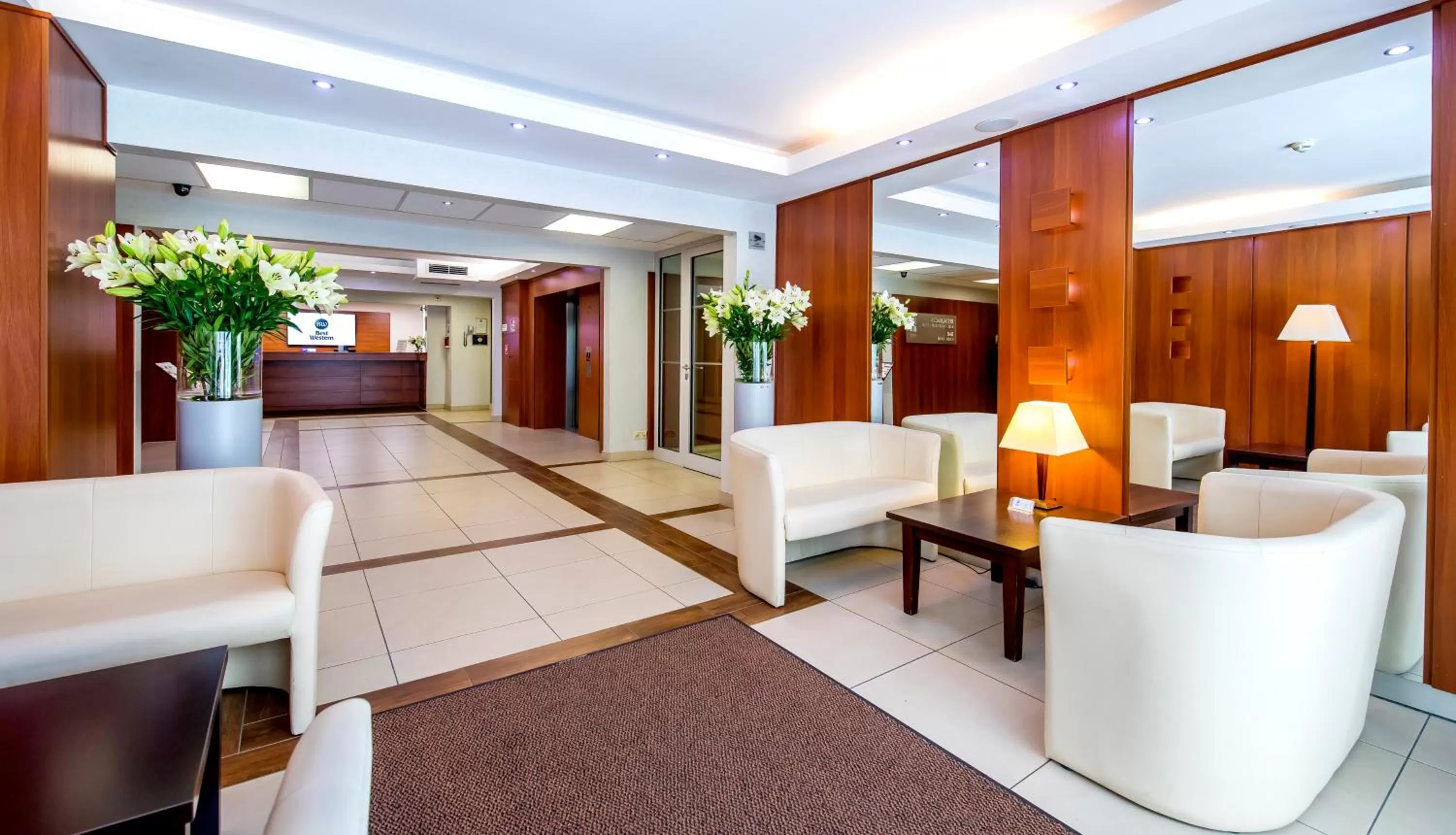Lobby or reception in Best Western Hotel Portos