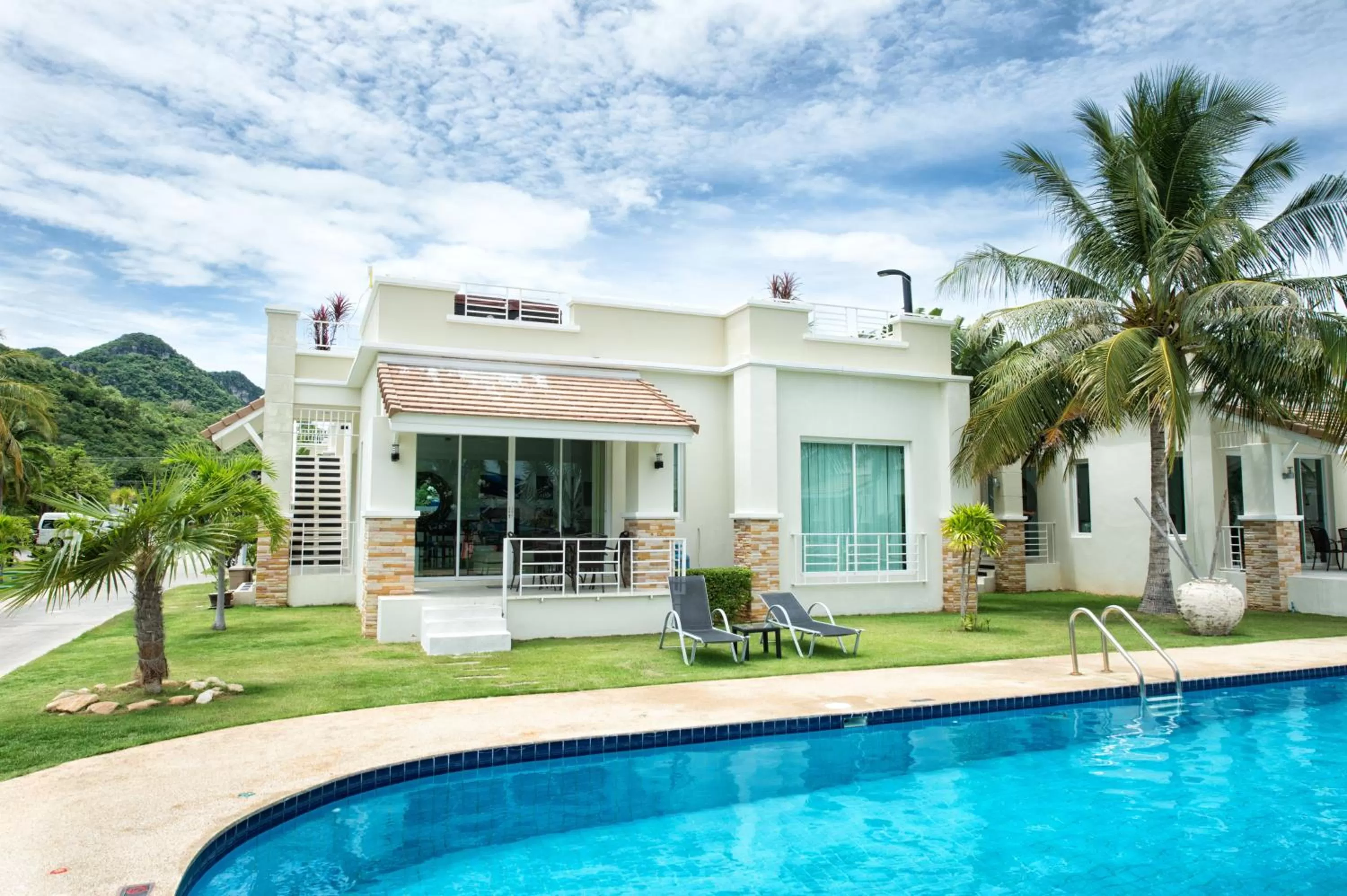 Property building in Oriental Beach Pearl Resort