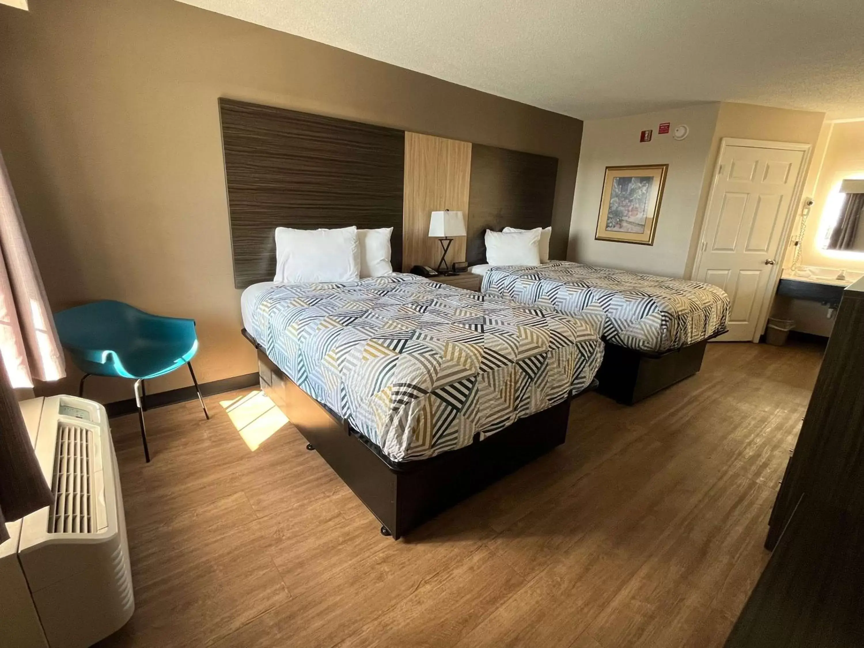 Quadruple Room - Disability Access - Non-Smoking in Motel 6 Georgetown, SC Marina Quadruple Room - Disability Access - Non-Smoking in Motel 6 Georgetown, SC Marina