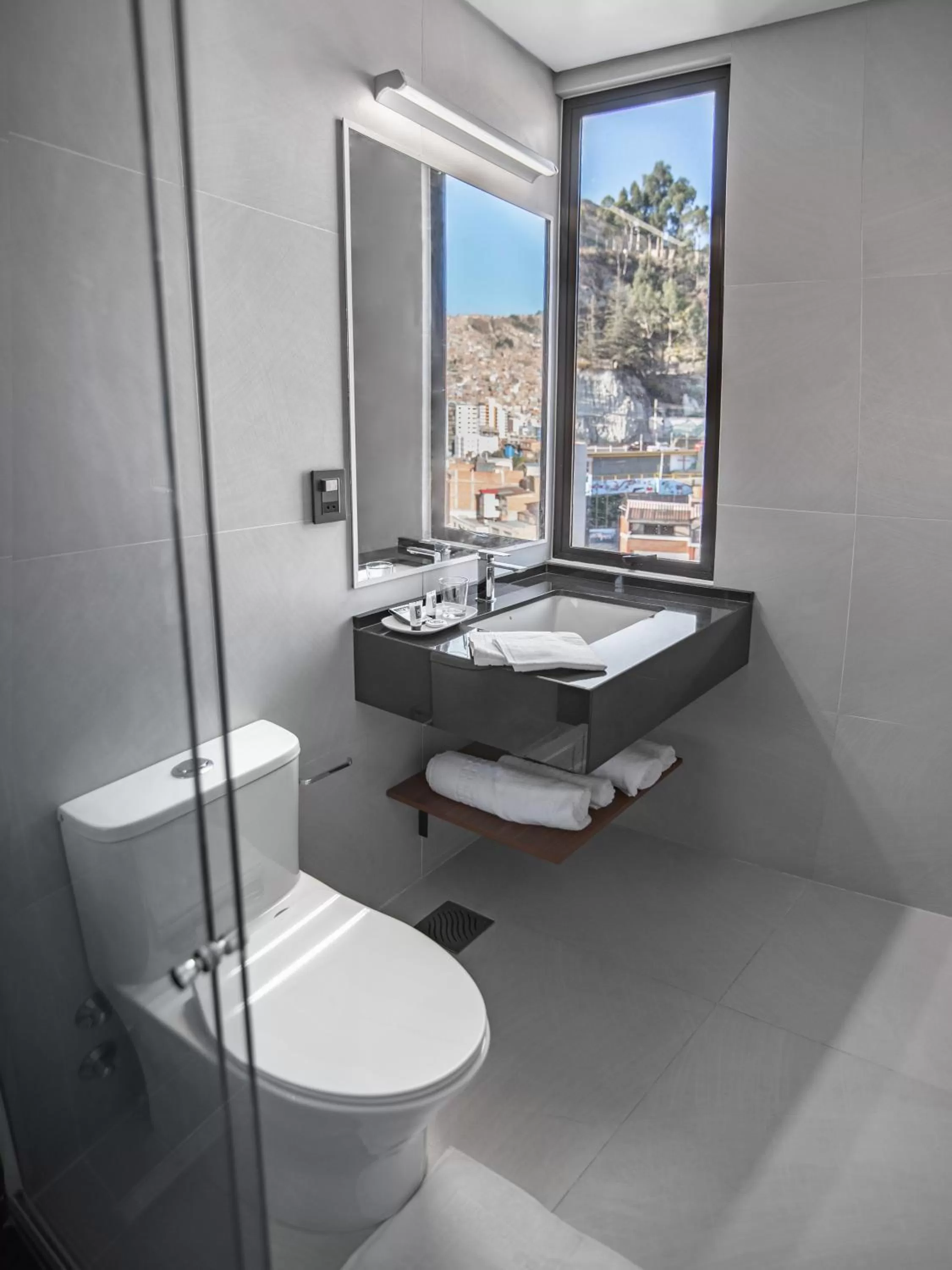 Bathroom in Mitru Express Hotel