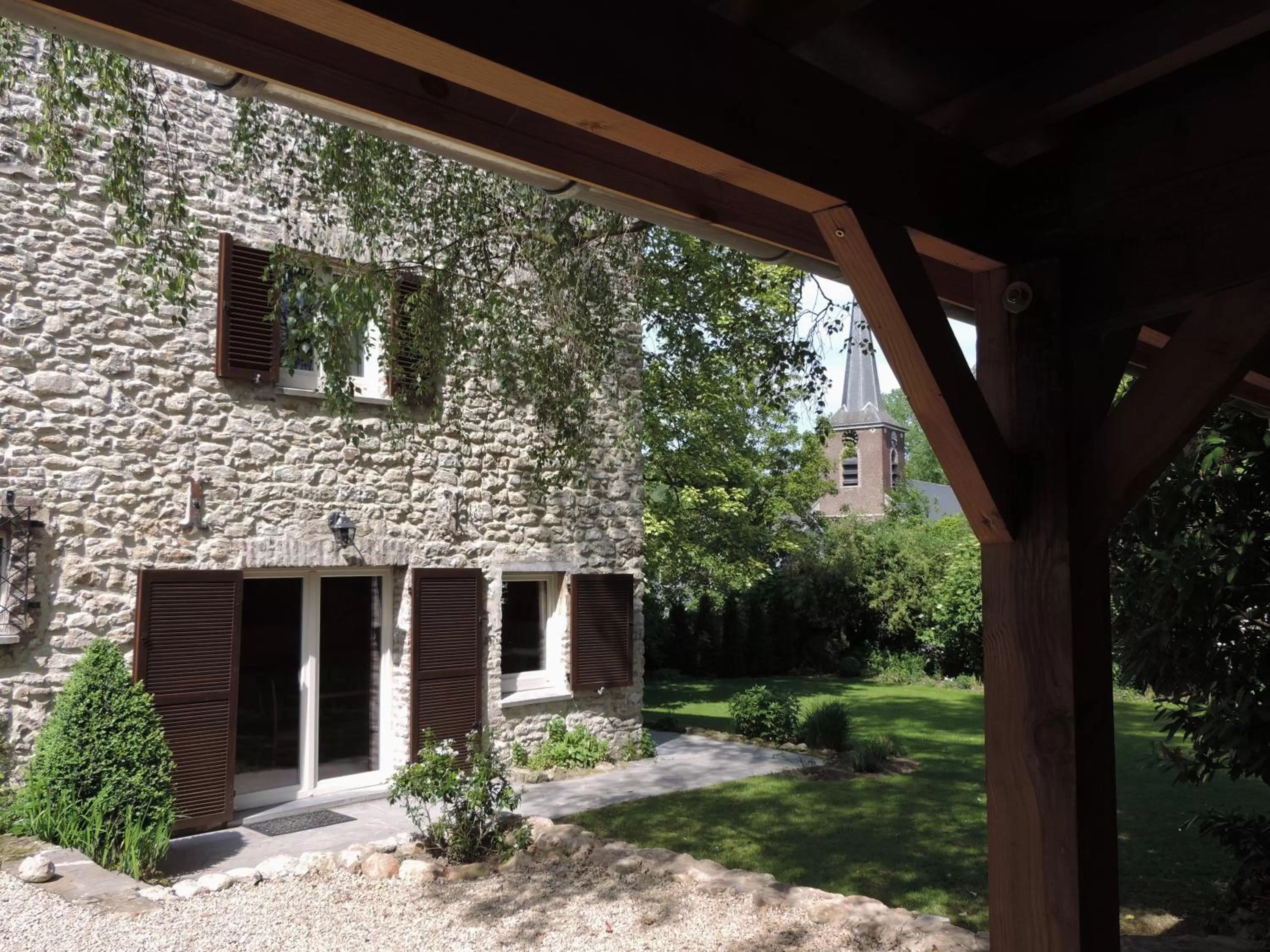 Garden view, Property Building in B&B Le Valangré