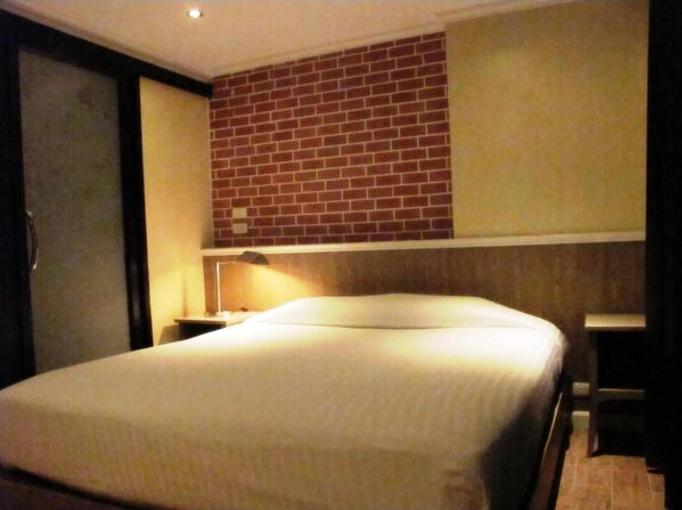 Bathroom, Bed in Bourbon St. Boutique Hotel