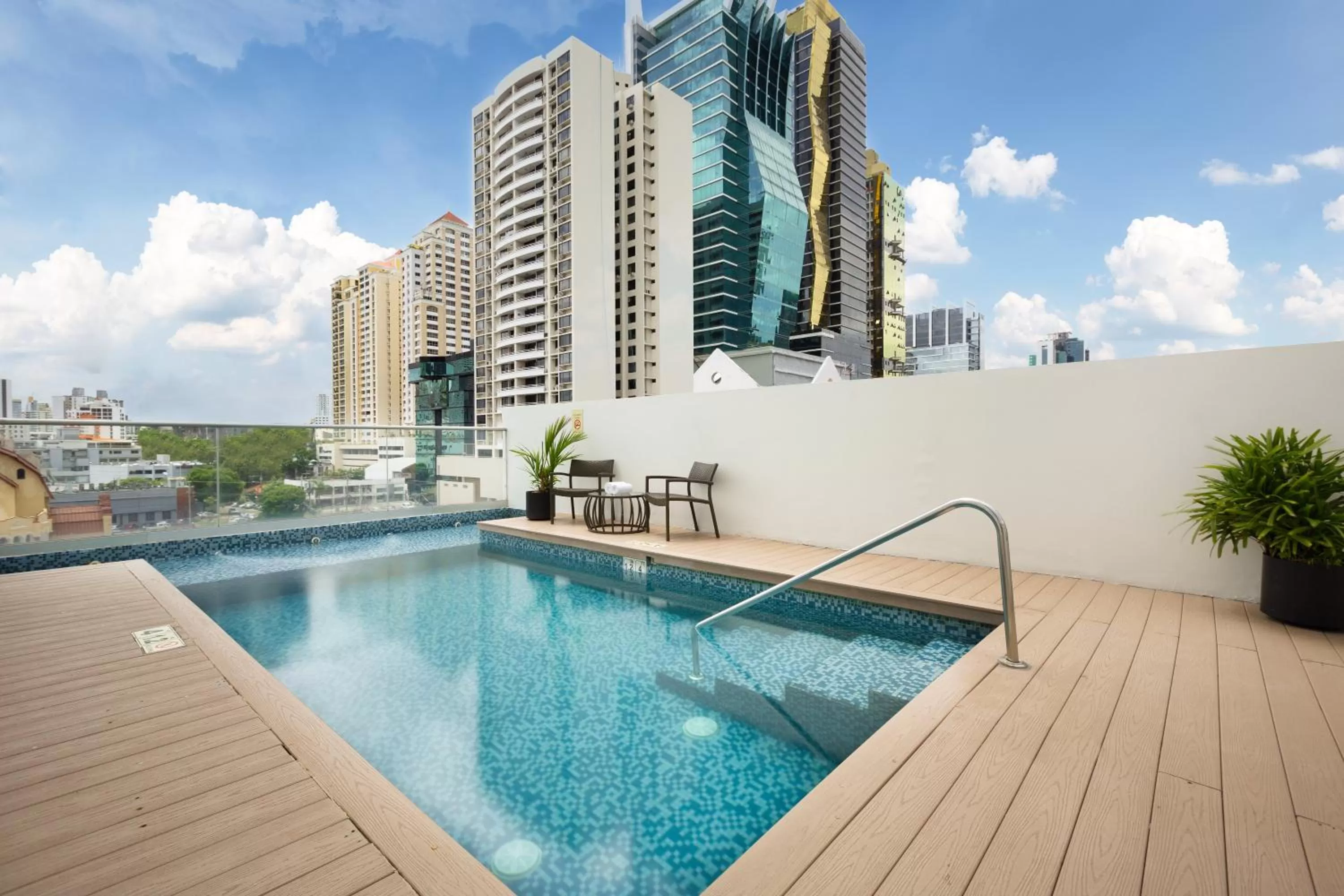 Swimming pool in Holiday Inn Panama Distrito Financiero by IHG