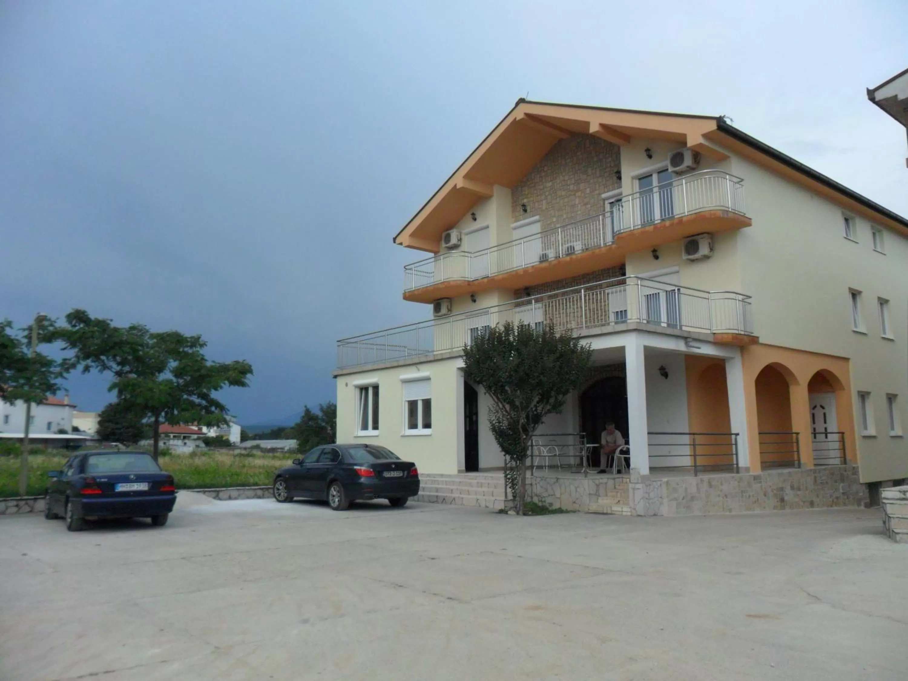 Off site, Property Building in Rooms MBM