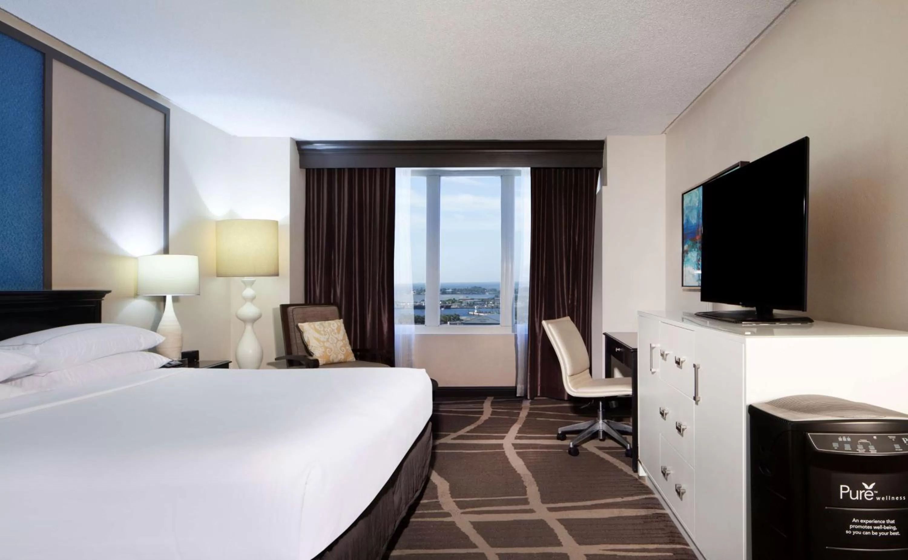 Bedroom, Bed in Hilton St. Petersburg Bayfront