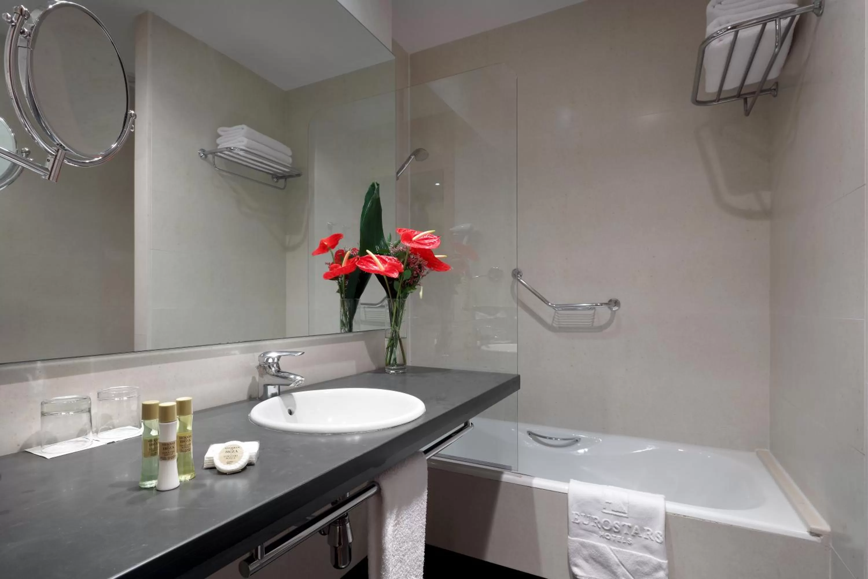 Shower in Eurostars Lucentum