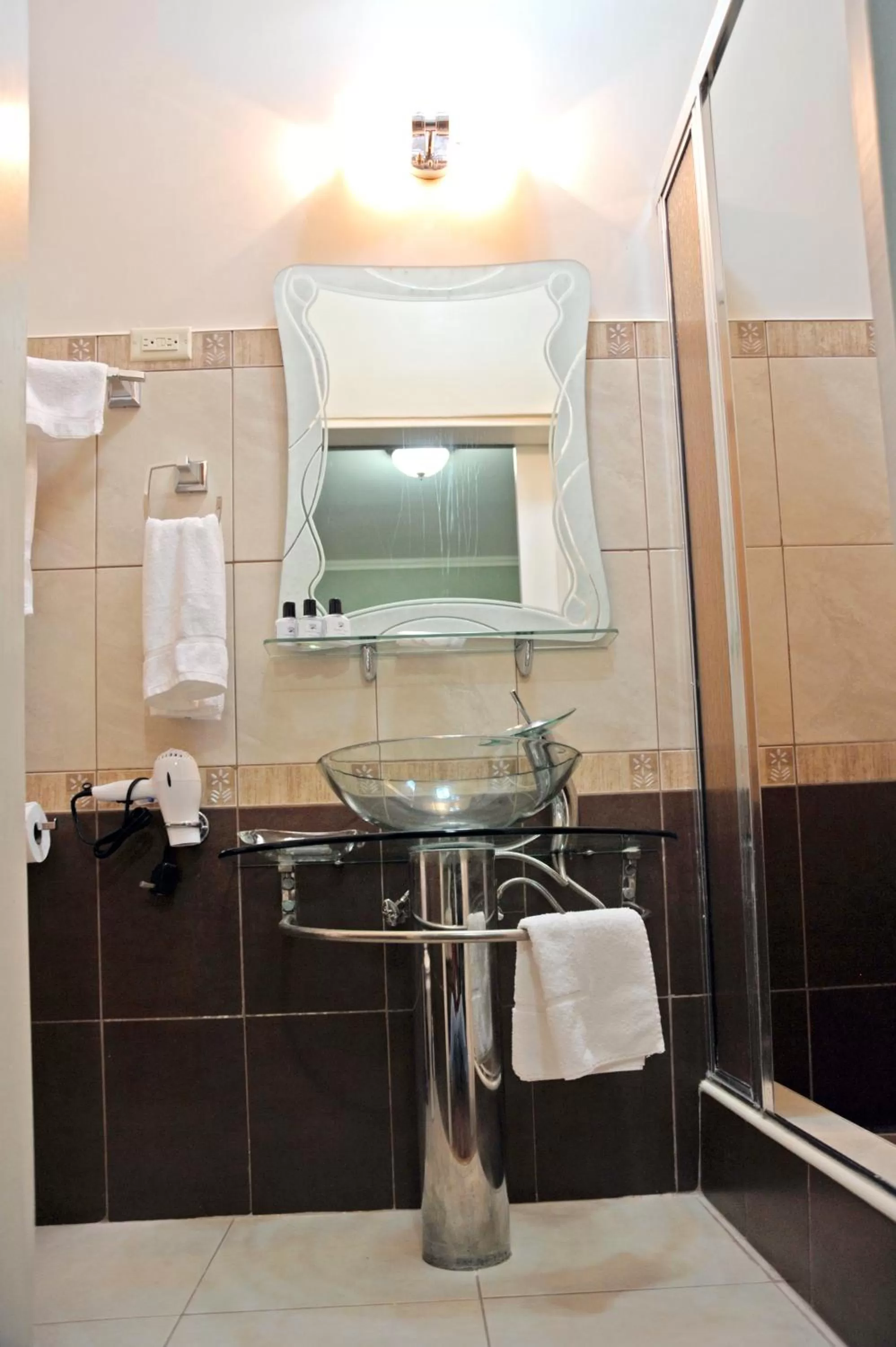 Kitchen/Kitchenette in Culture Crossroads Inn