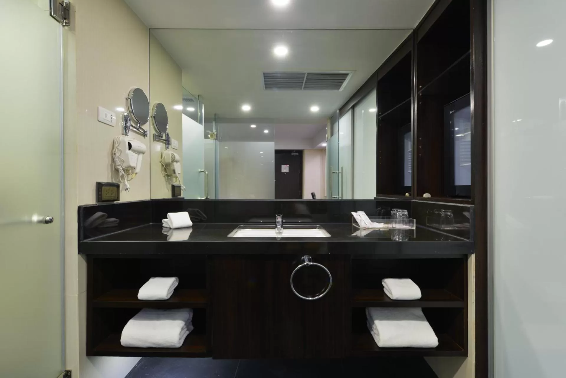 Bathroom in Hotel Royal Bangkok