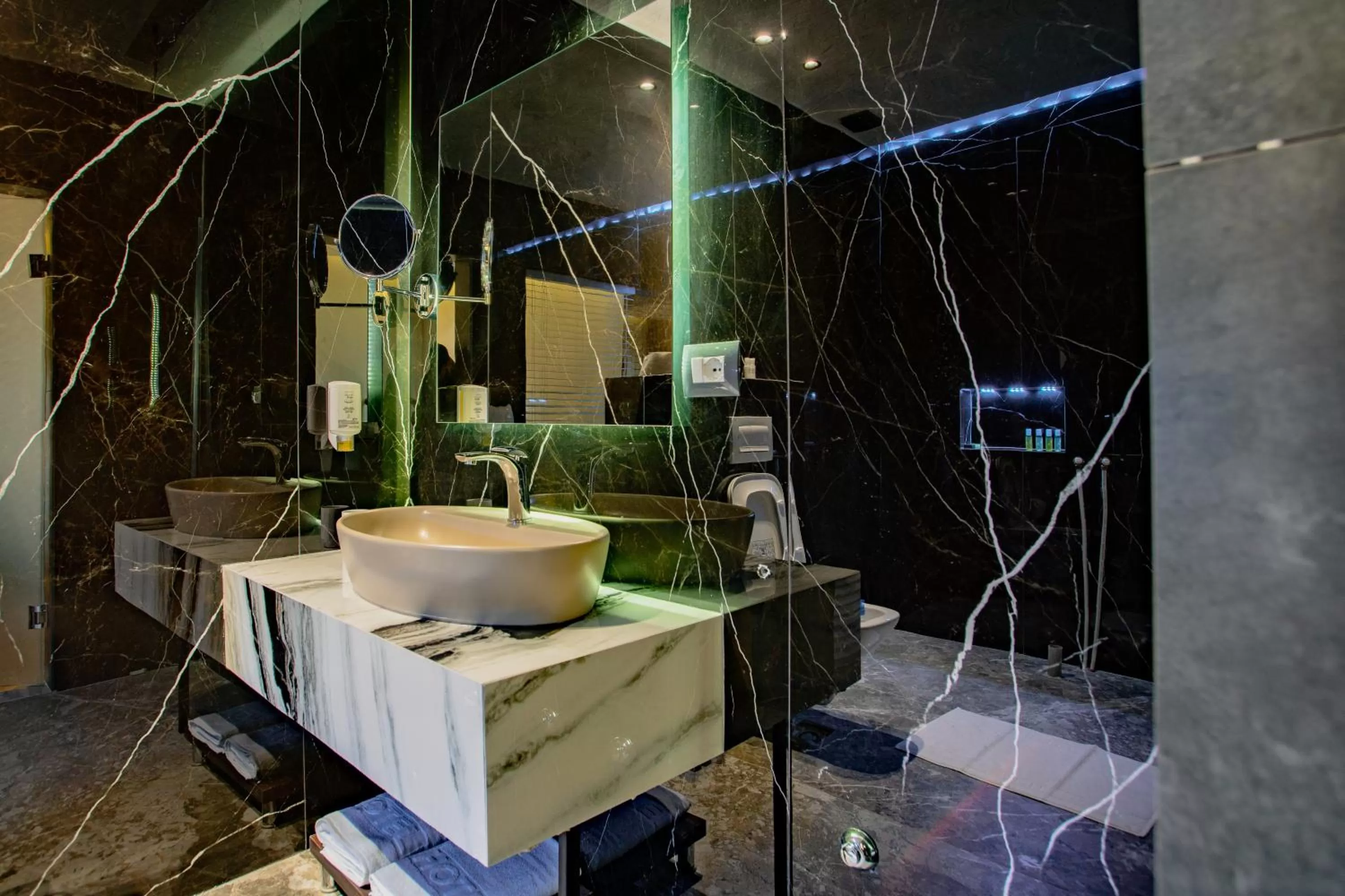 Bathroom in Ador Hotel