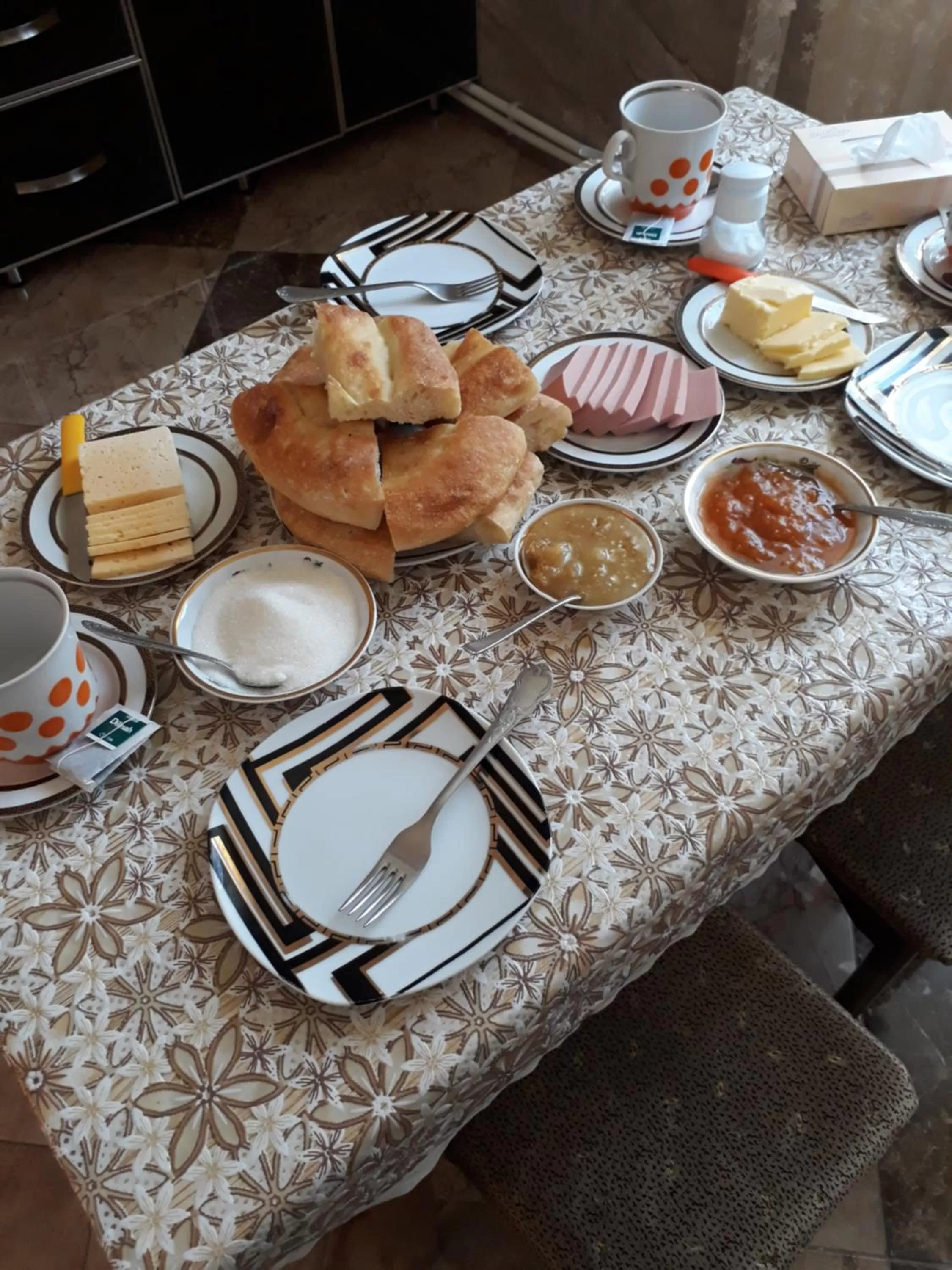 Breakfast in Green Dilijan B&B
