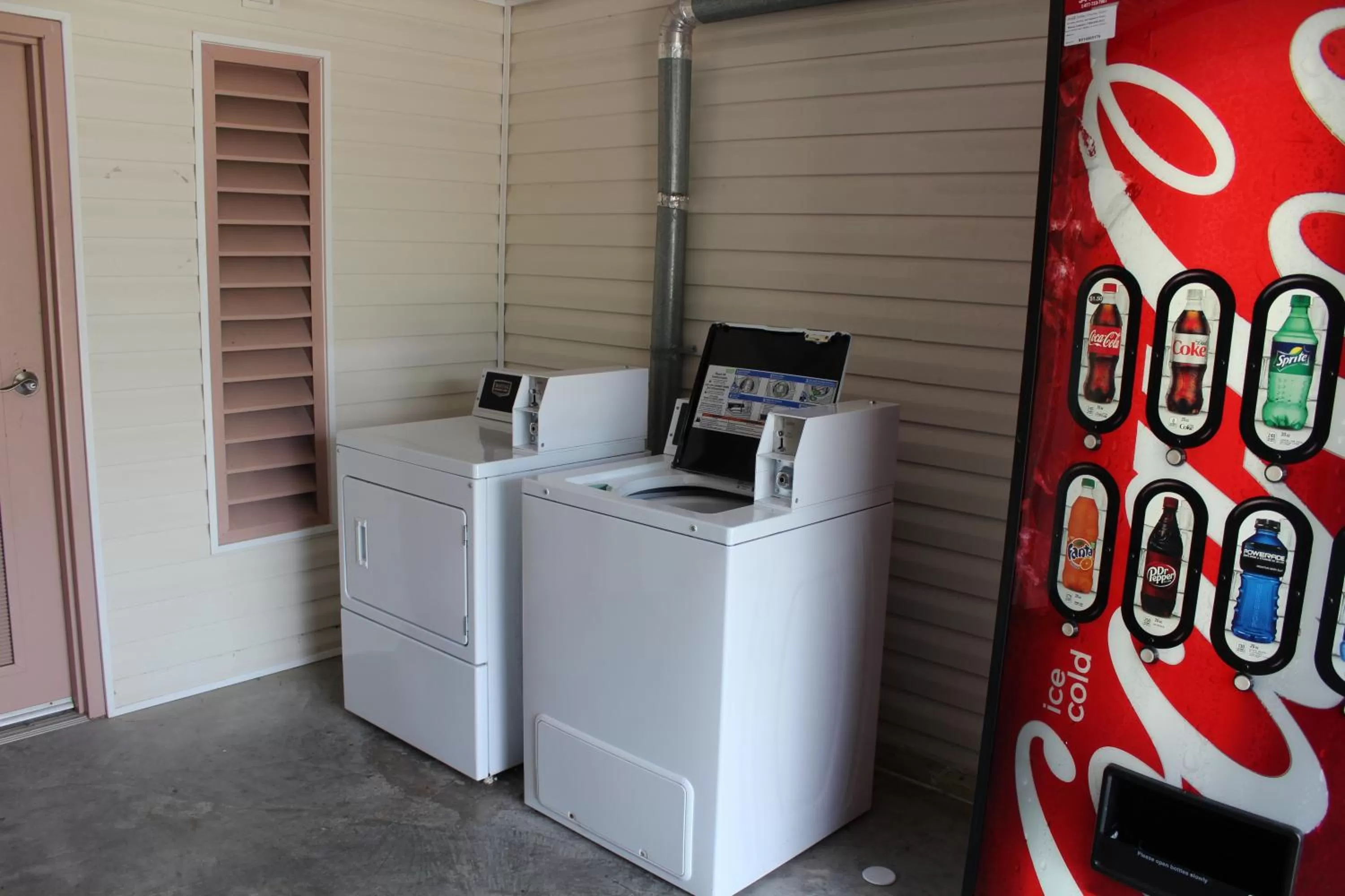 Property building in Carom Inn Denham Springs-BatonRouge