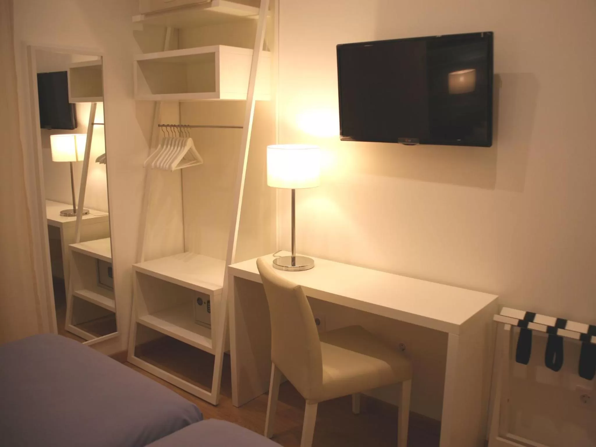 Seating area, Bed in Lisbon Style