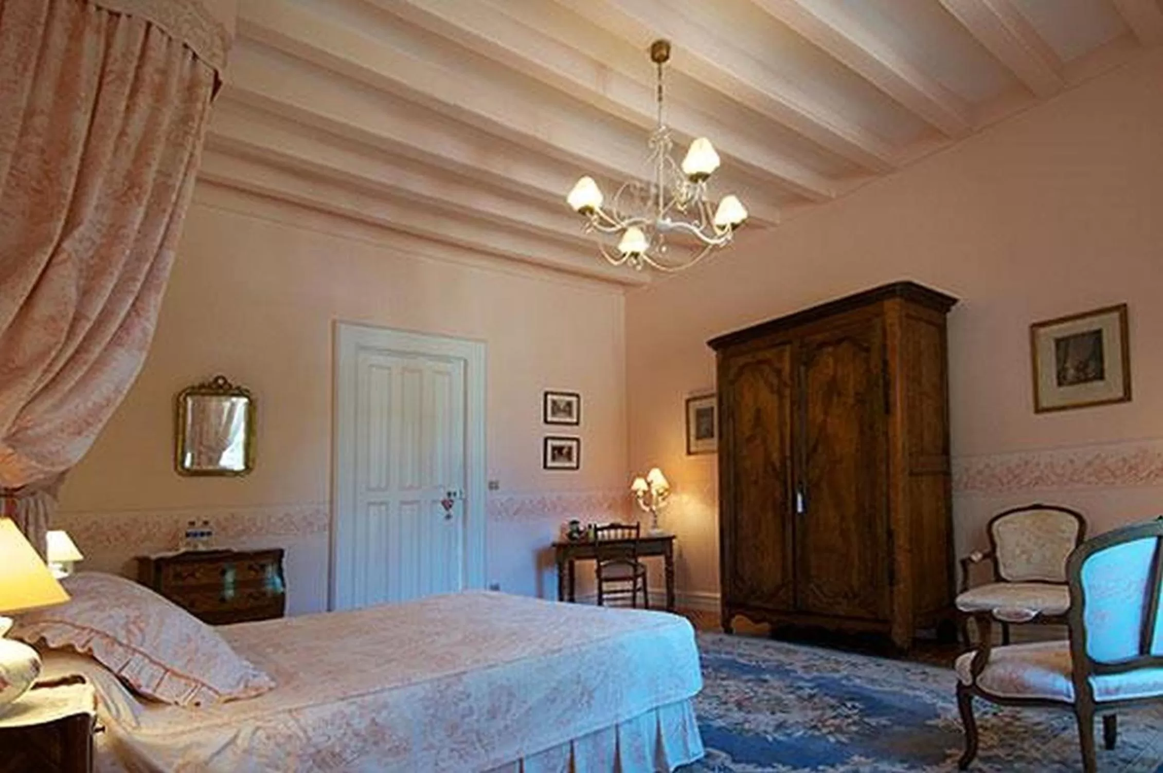 Photo of the whole room in Château de Nazé Vivy-Saumur