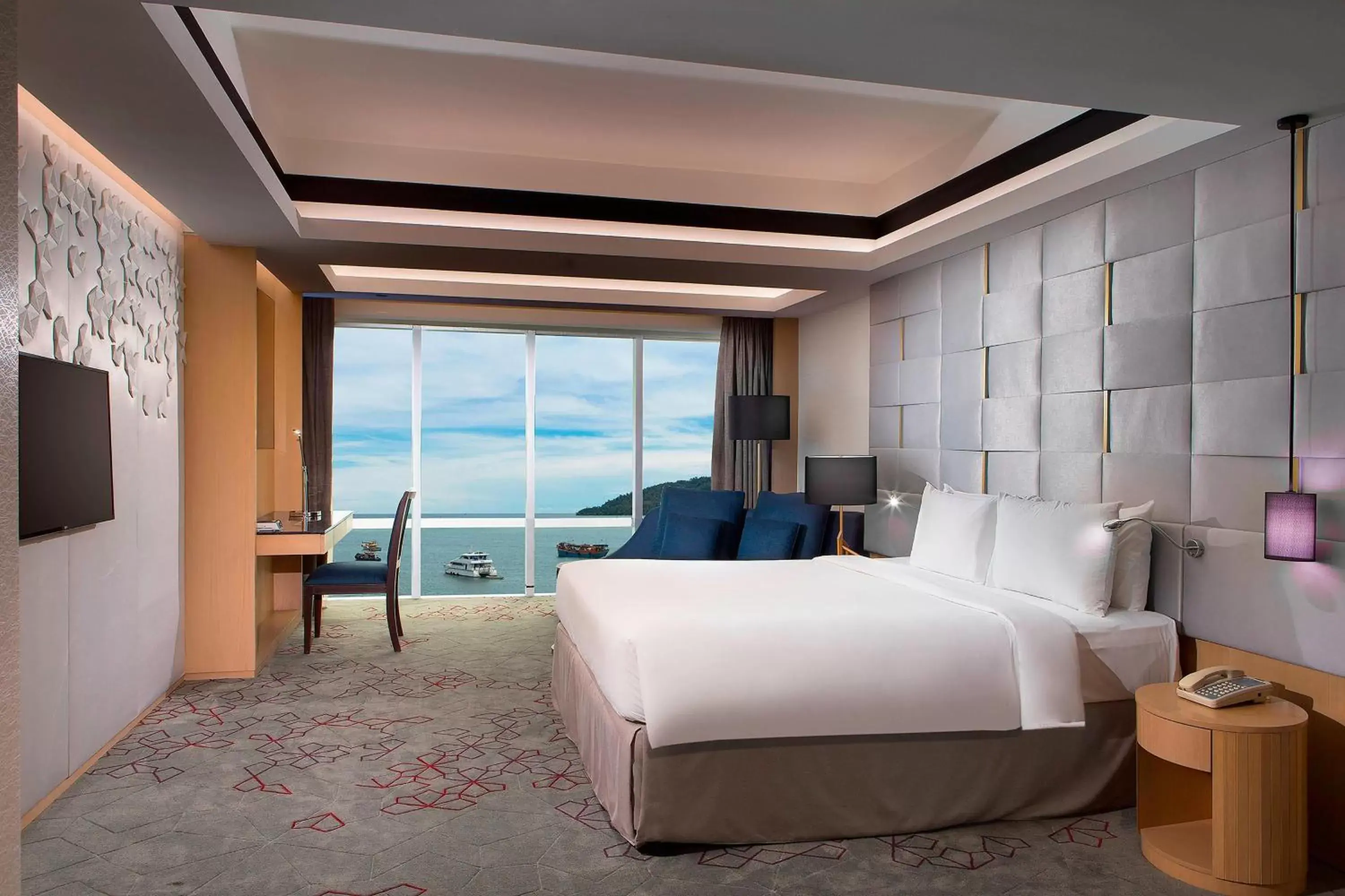 King Room with Sea View - Club Lounge Access in Le Meridien Kota Kinabalu King Room with Sea View - Club Lounge Access in Le Meridien Kota Kinabalu