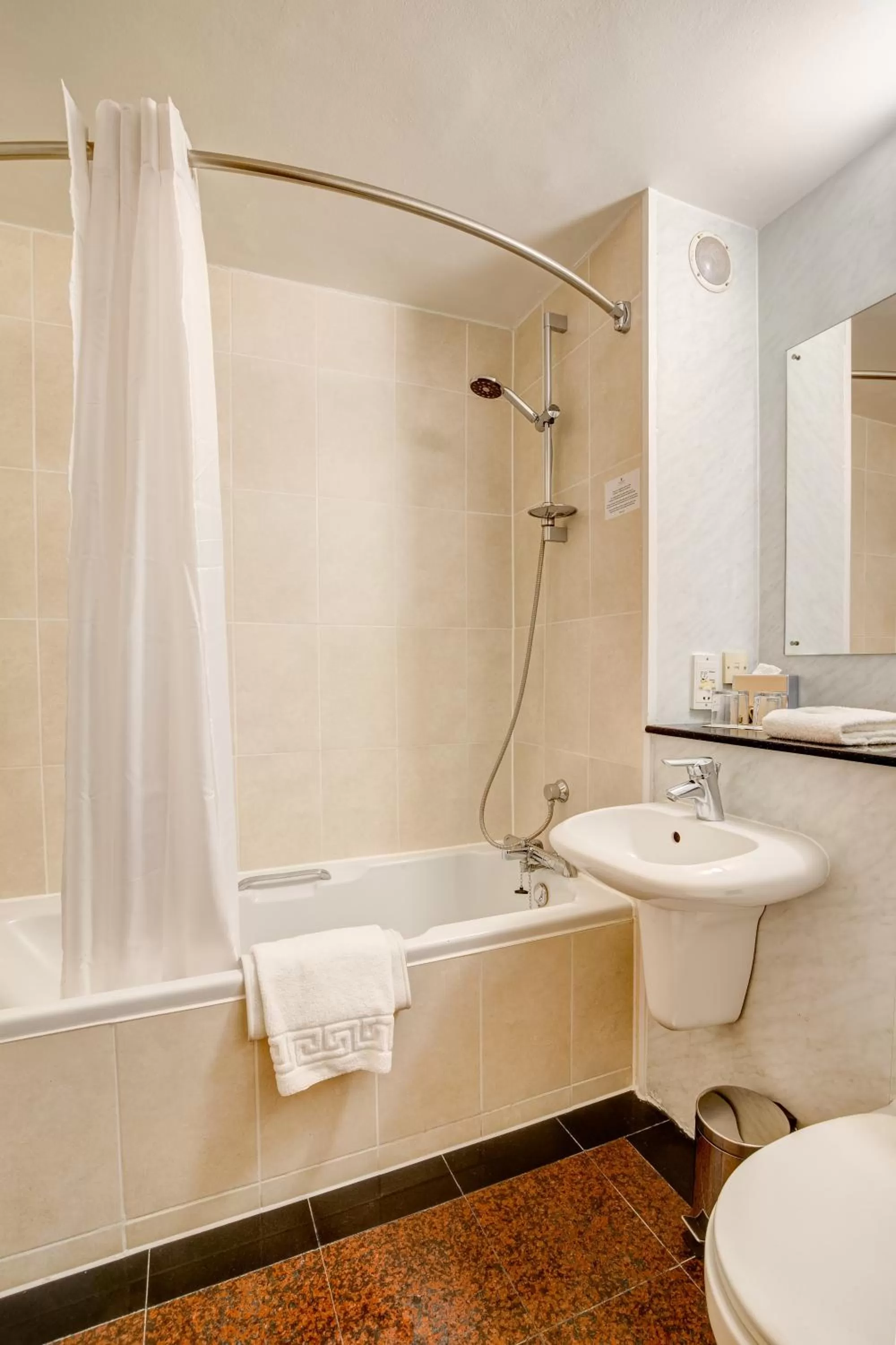Toilet in Copthorne Tara Hotel London Kensington