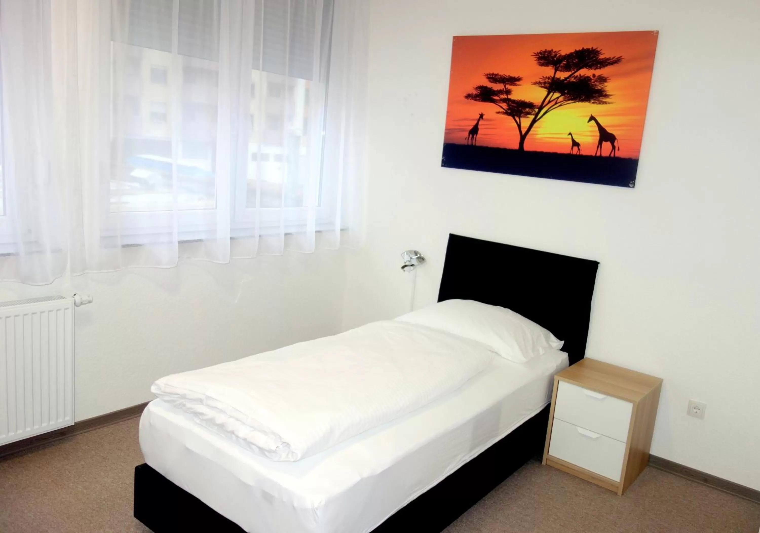 Property building, Bed in Budget Hotel Ludwigshafen