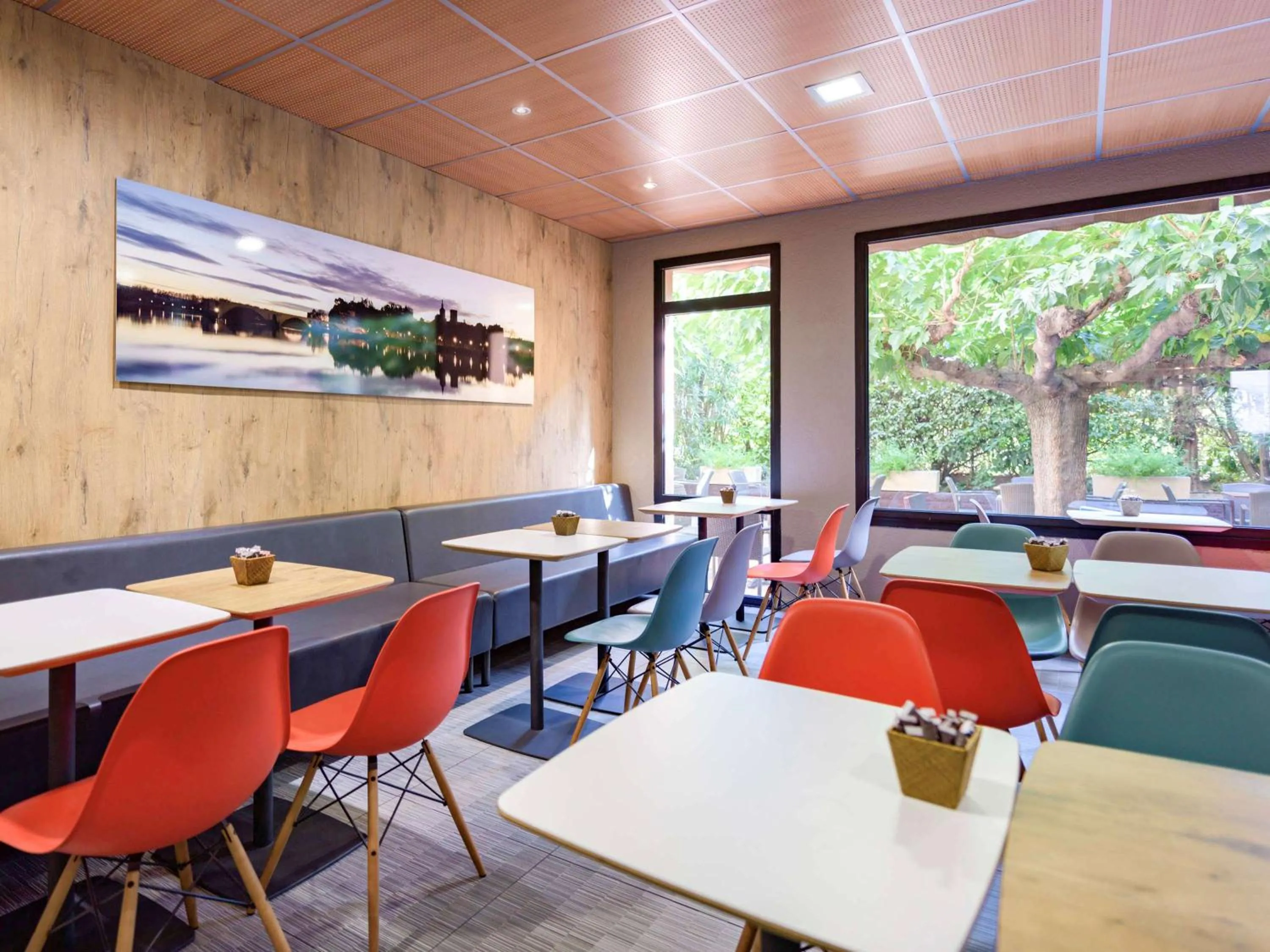 Restaurant/places to eat in ibis Avignon Centre Pont De L'Europe