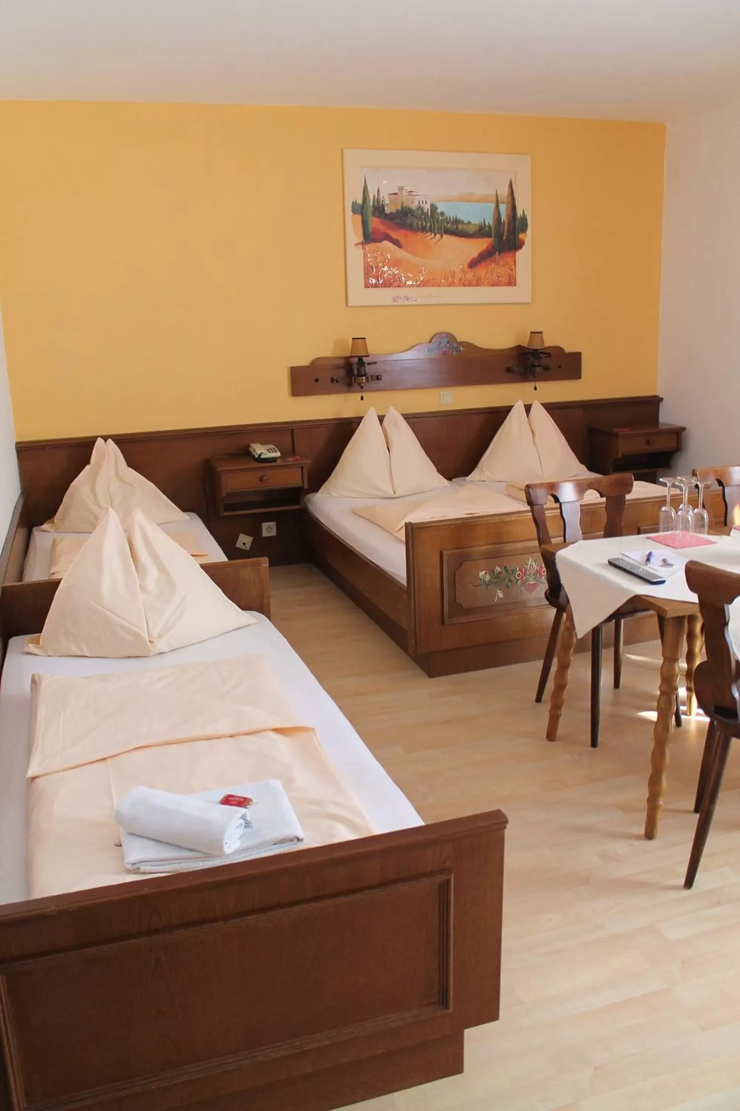 Photo of the whole room, Bed in Hotel Restaurant Schwartz