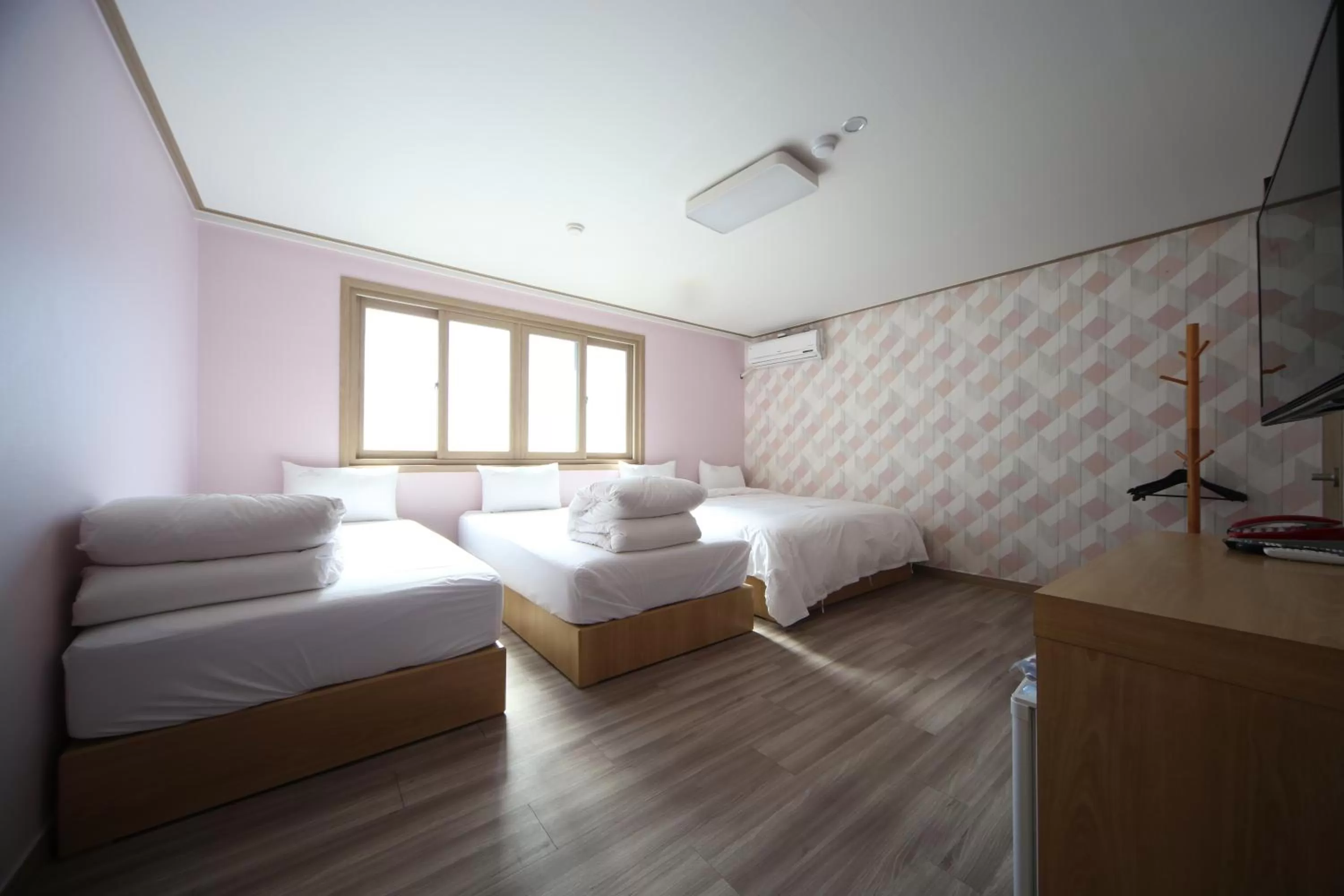 Bedroom, Bed in Elysee Hotel