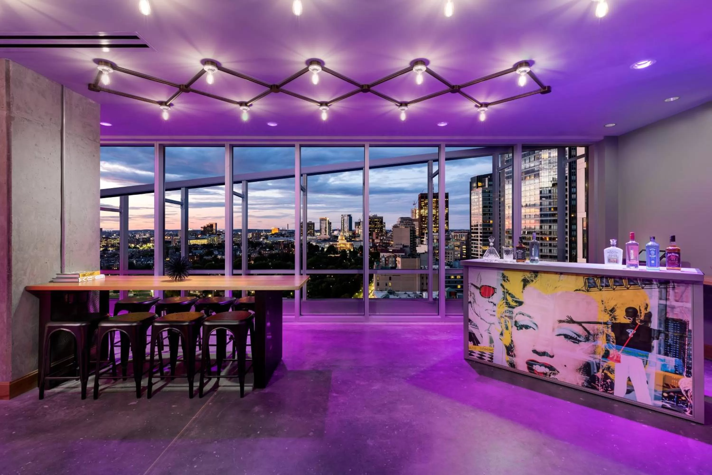 Lounge or bar in Moxy Boston Downtown