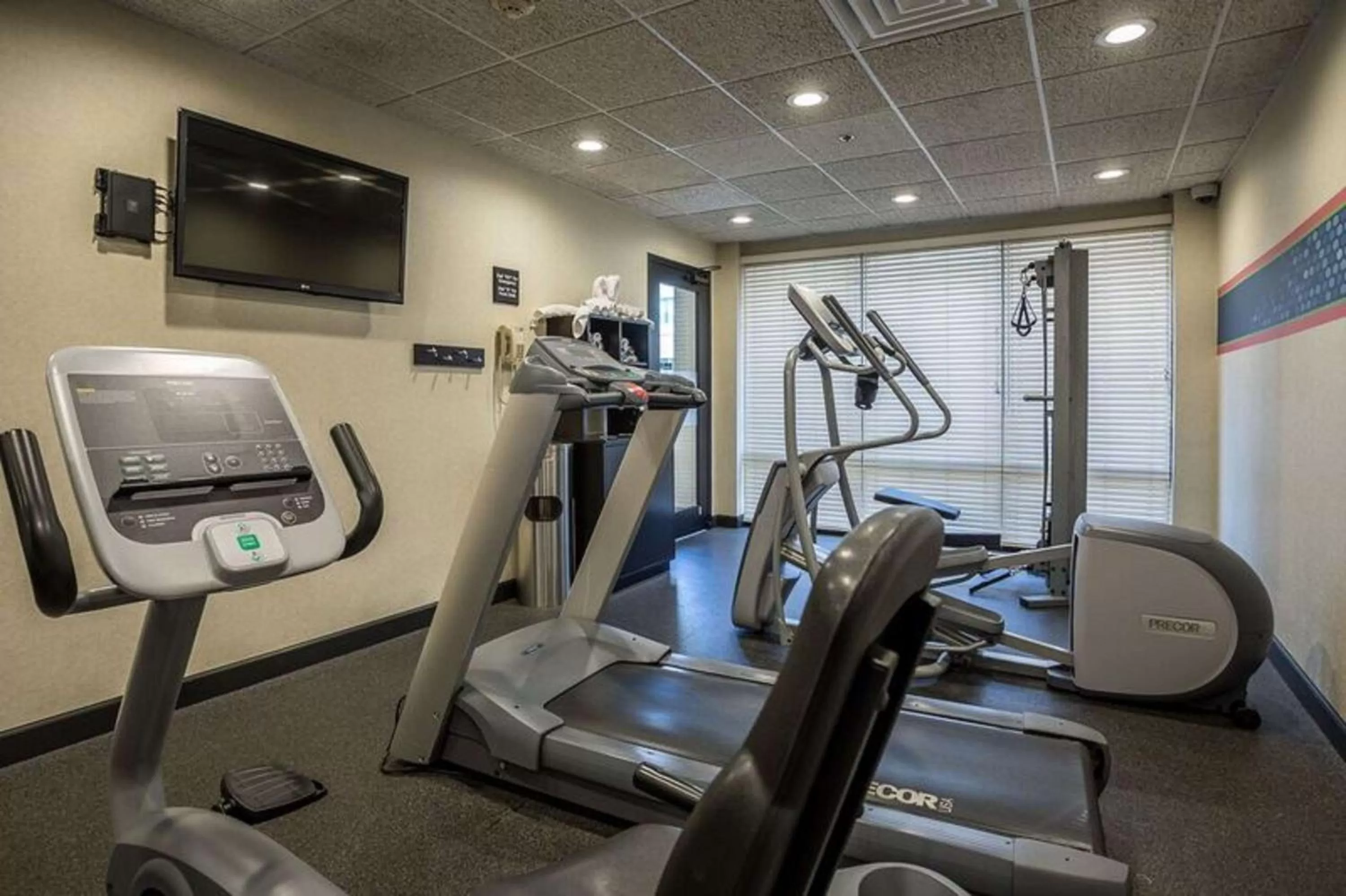 Fitness centre/facilities in Hampton Inn Somerset
