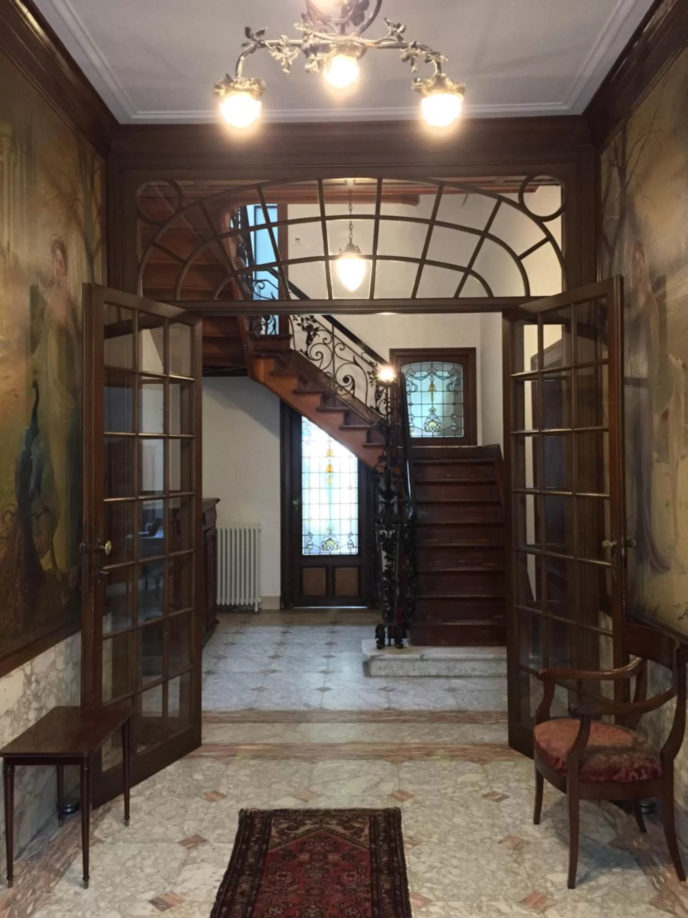 Lobby or reception in Albert Molière