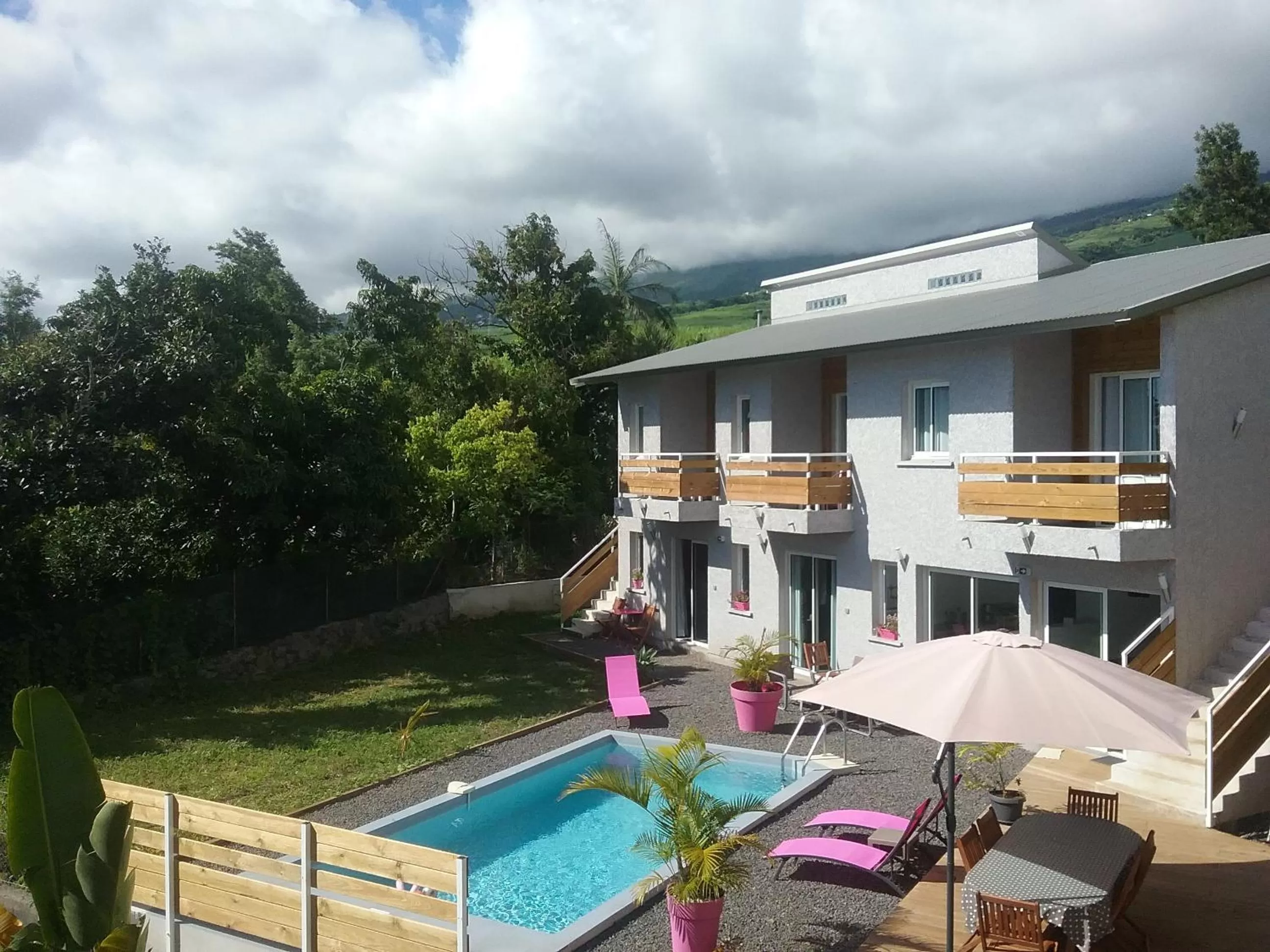 Property building in Les Canneliers