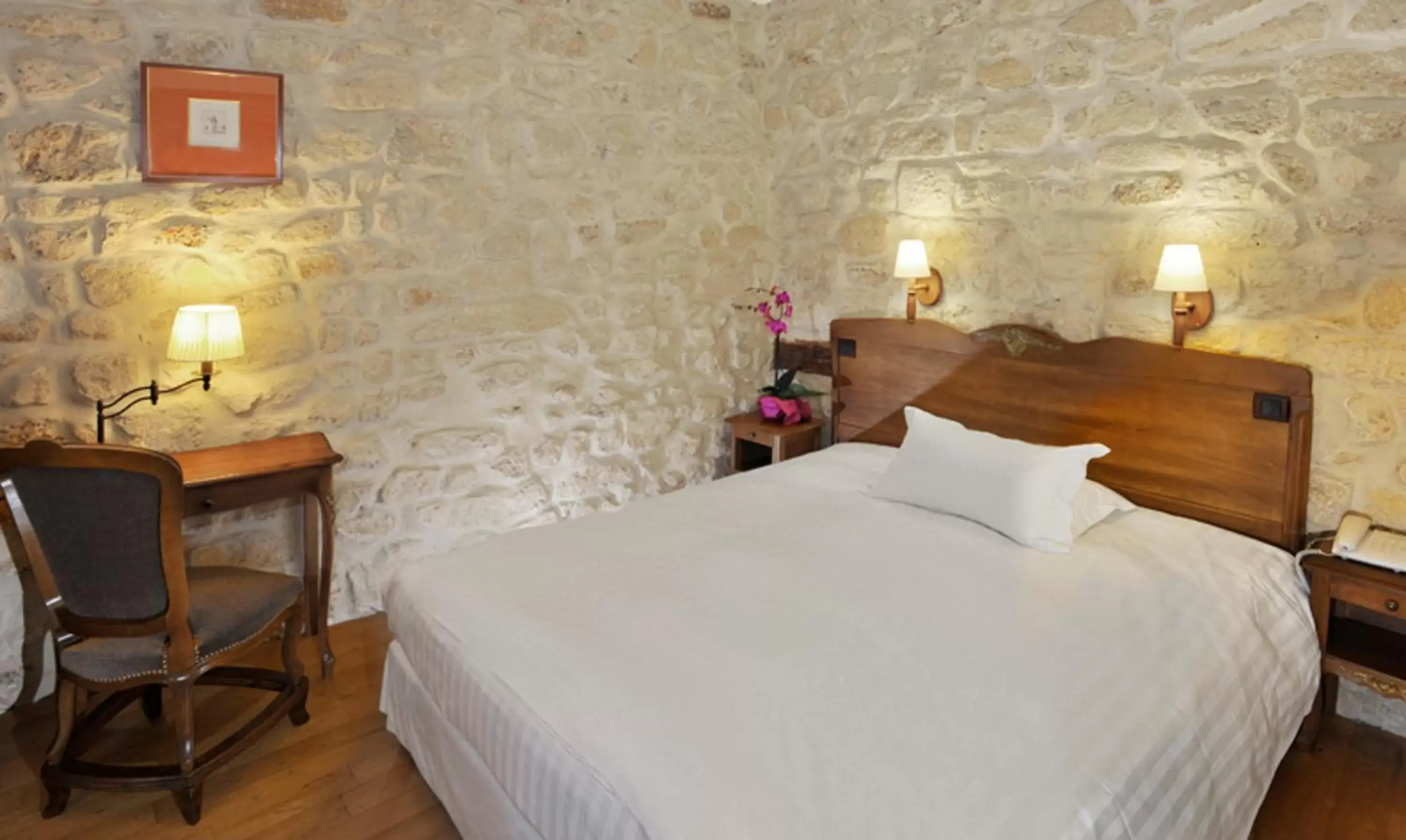 Tradition Double Room with Courtyard View in Europe Saint Severin-Paris Notre Dame Tradition Double Room with Courtyard View in Europe Saint Severin-Paris Notre Dame