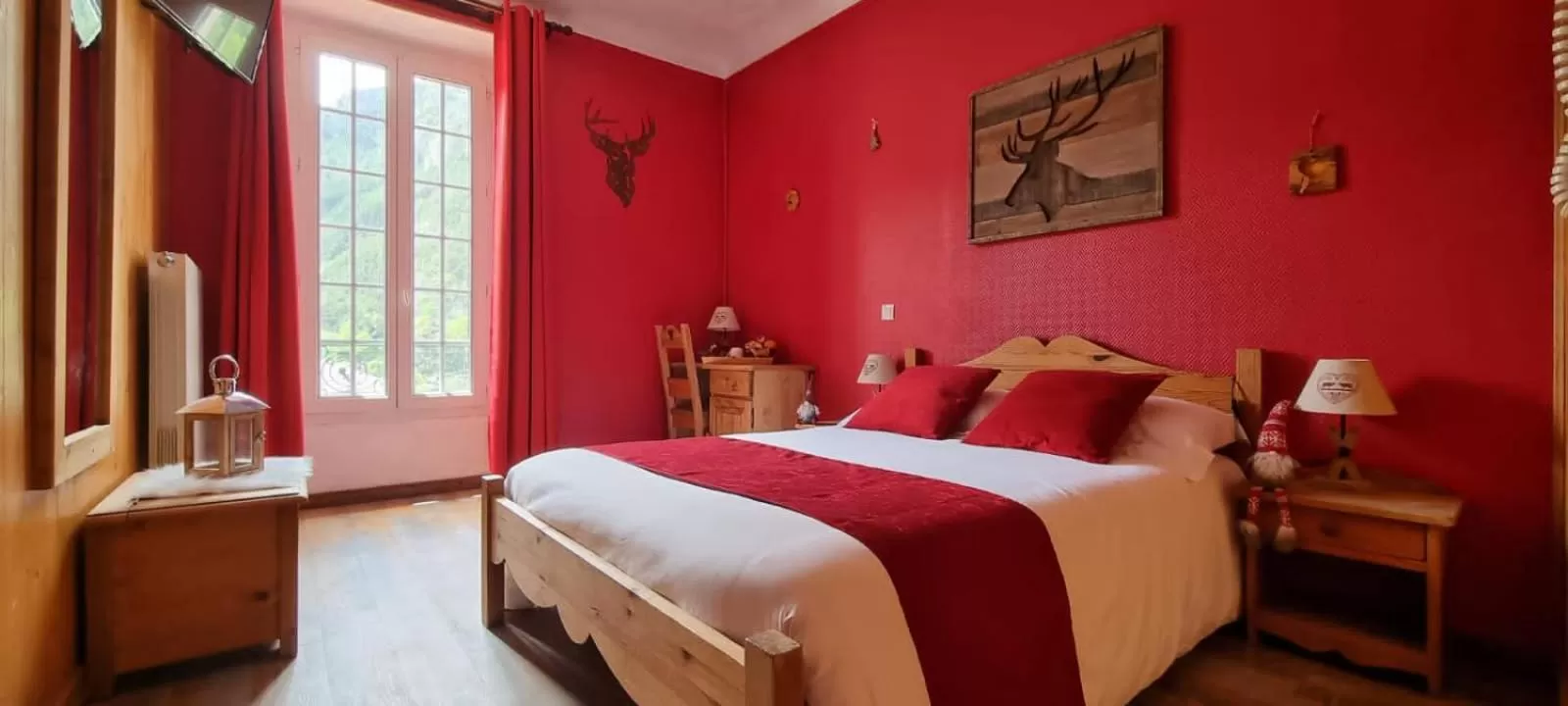 Bed in Hotel La Bonne Auberge