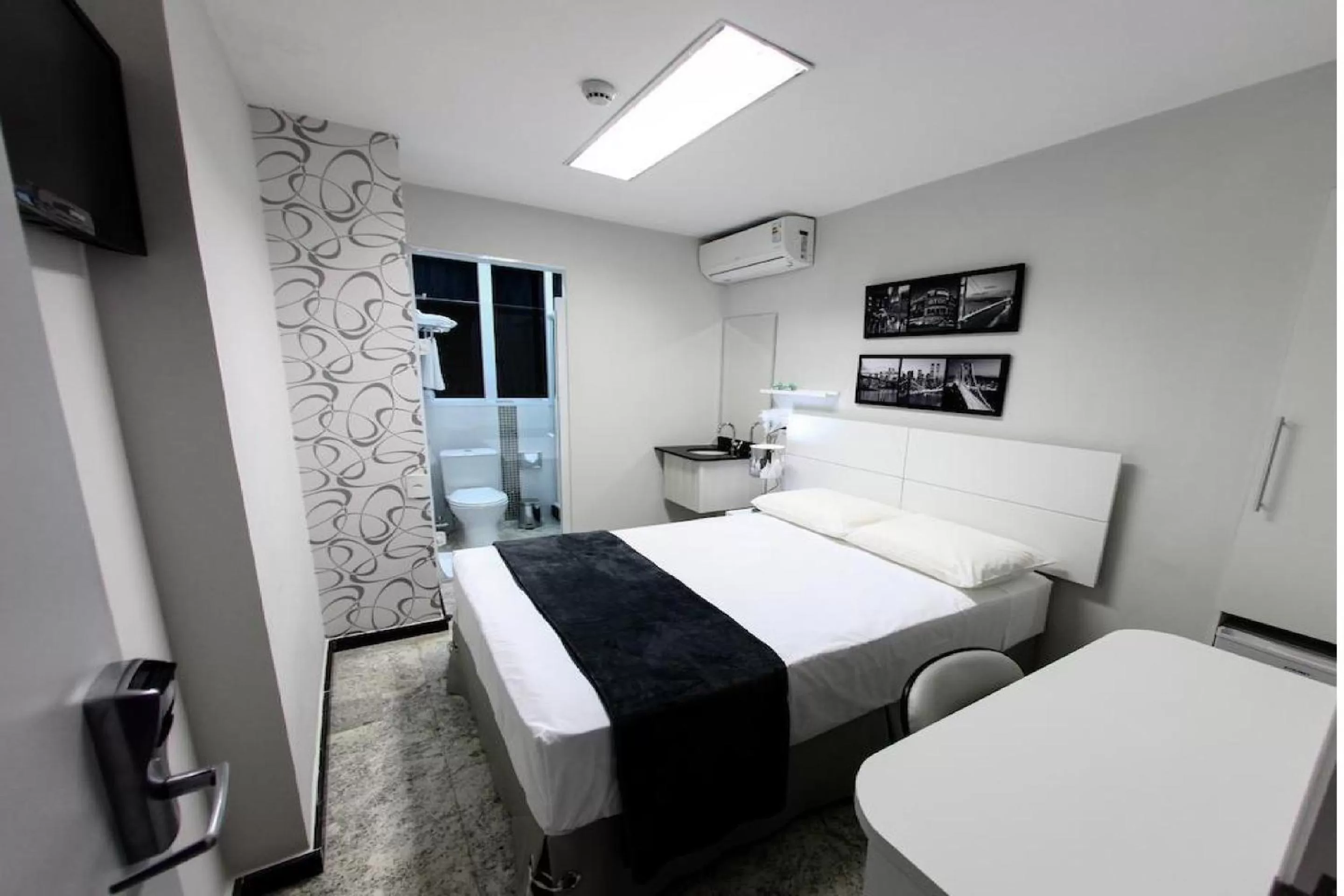 Bedroom, Bed in Compacto Hotel Alphaville Campinas