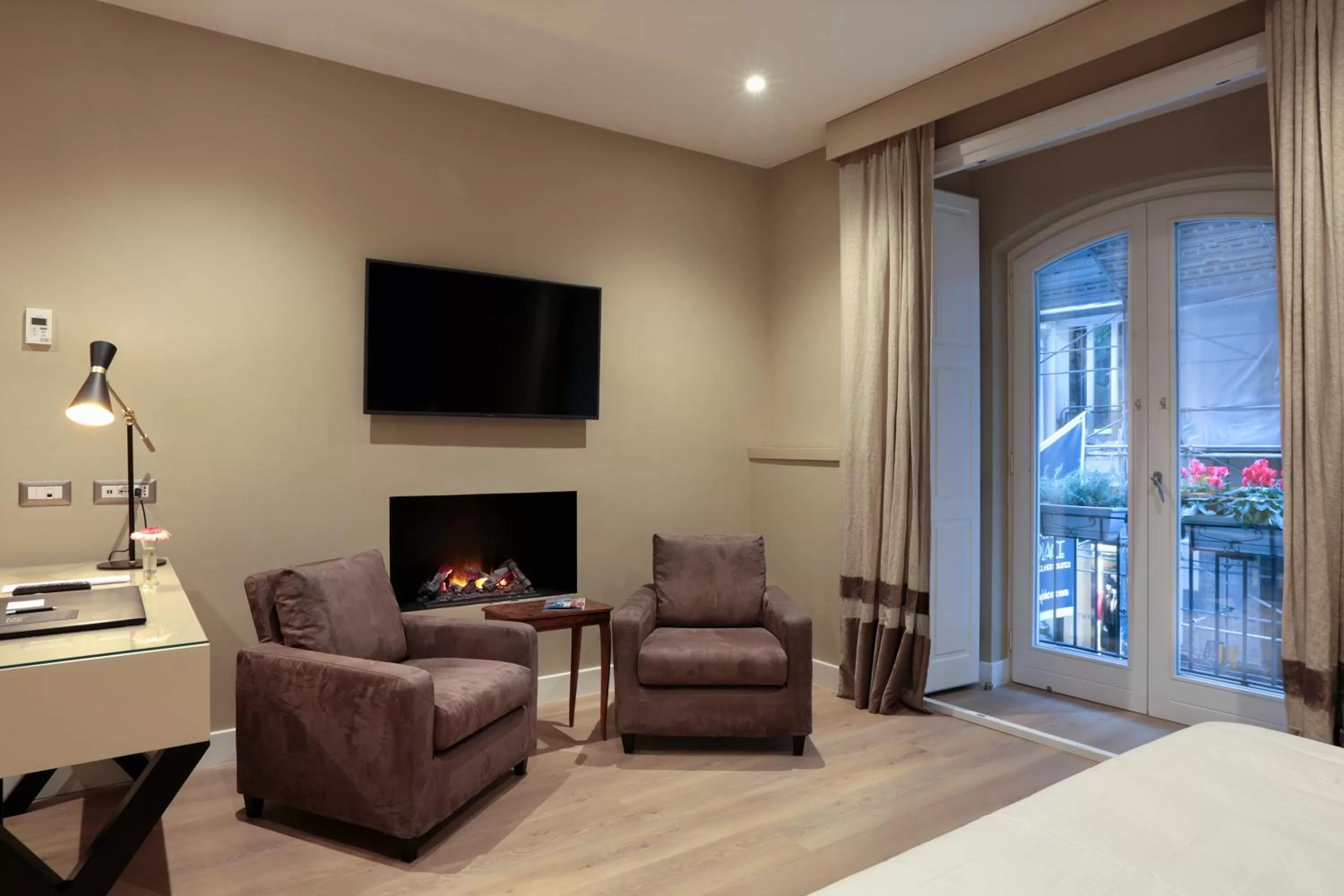 Seating area in Caruso Place Luxury Rooms & Suites