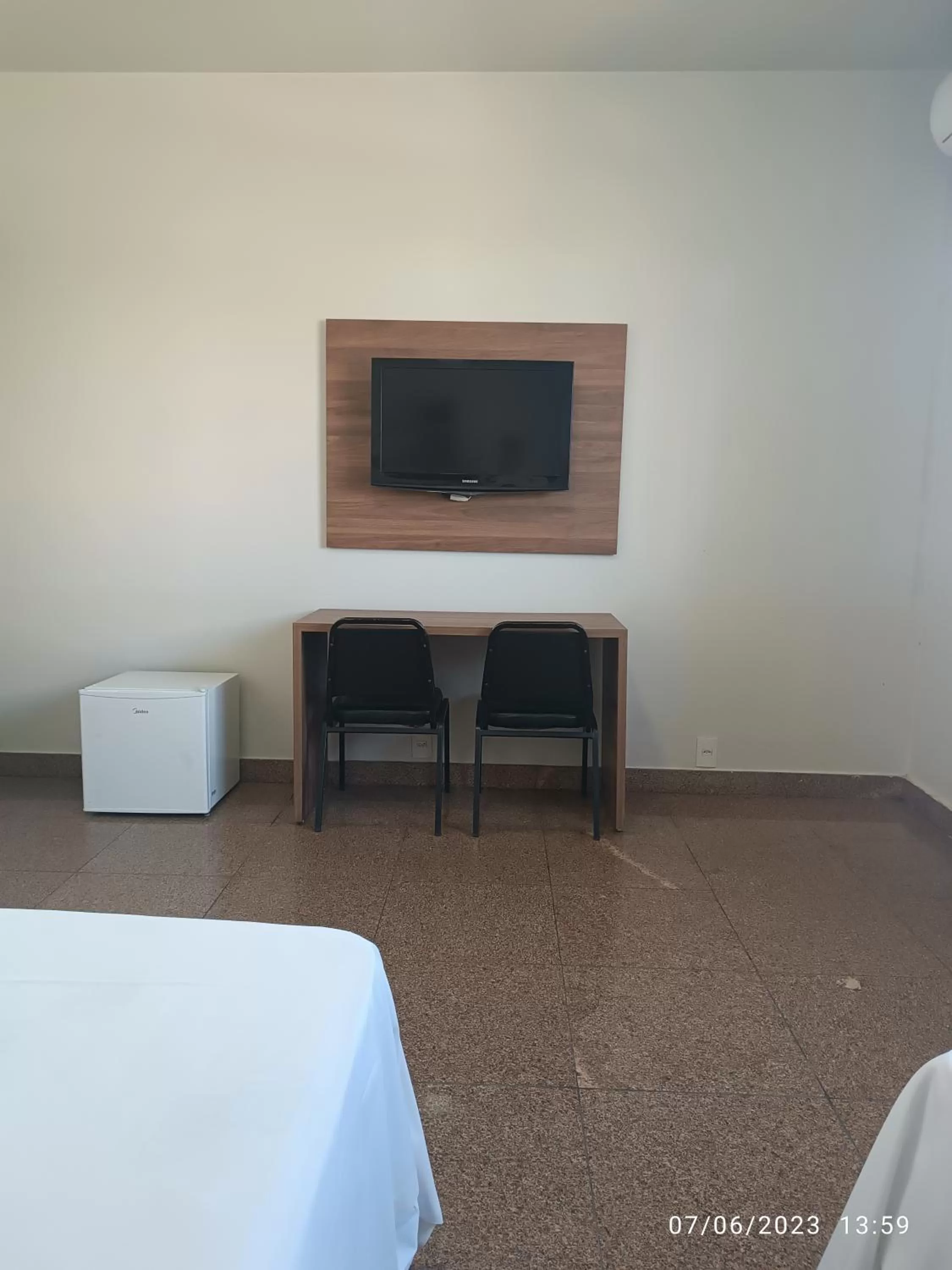TV/Entertainment Center in Hotel Oscar Blue Montes Claros