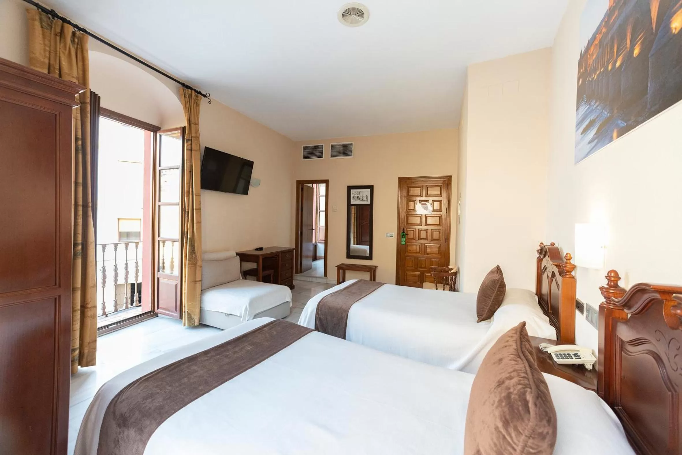 Photo of the whole room, Bed in Hotel Casa Museo de la Mezquita