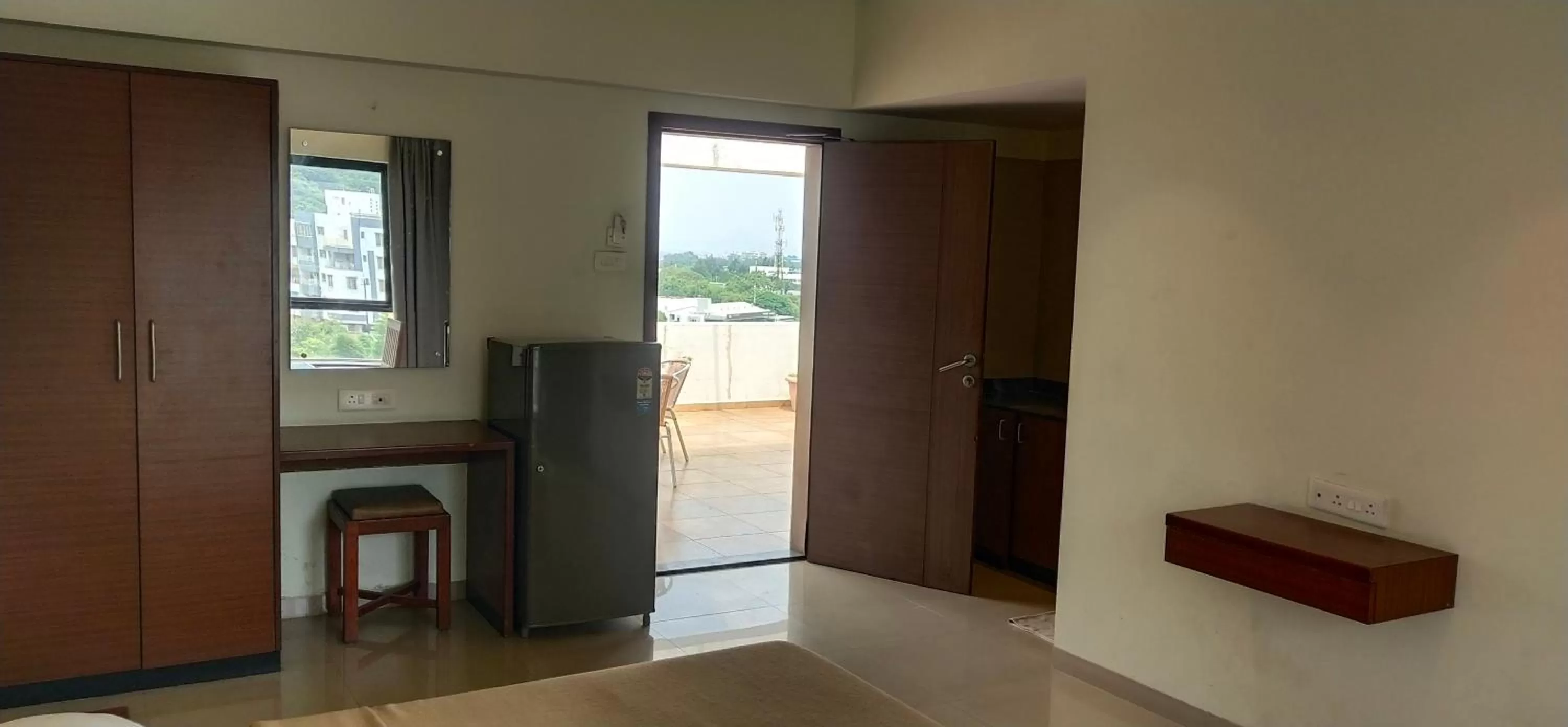 TV and multimedia in Hotel Sumanchandra Suites