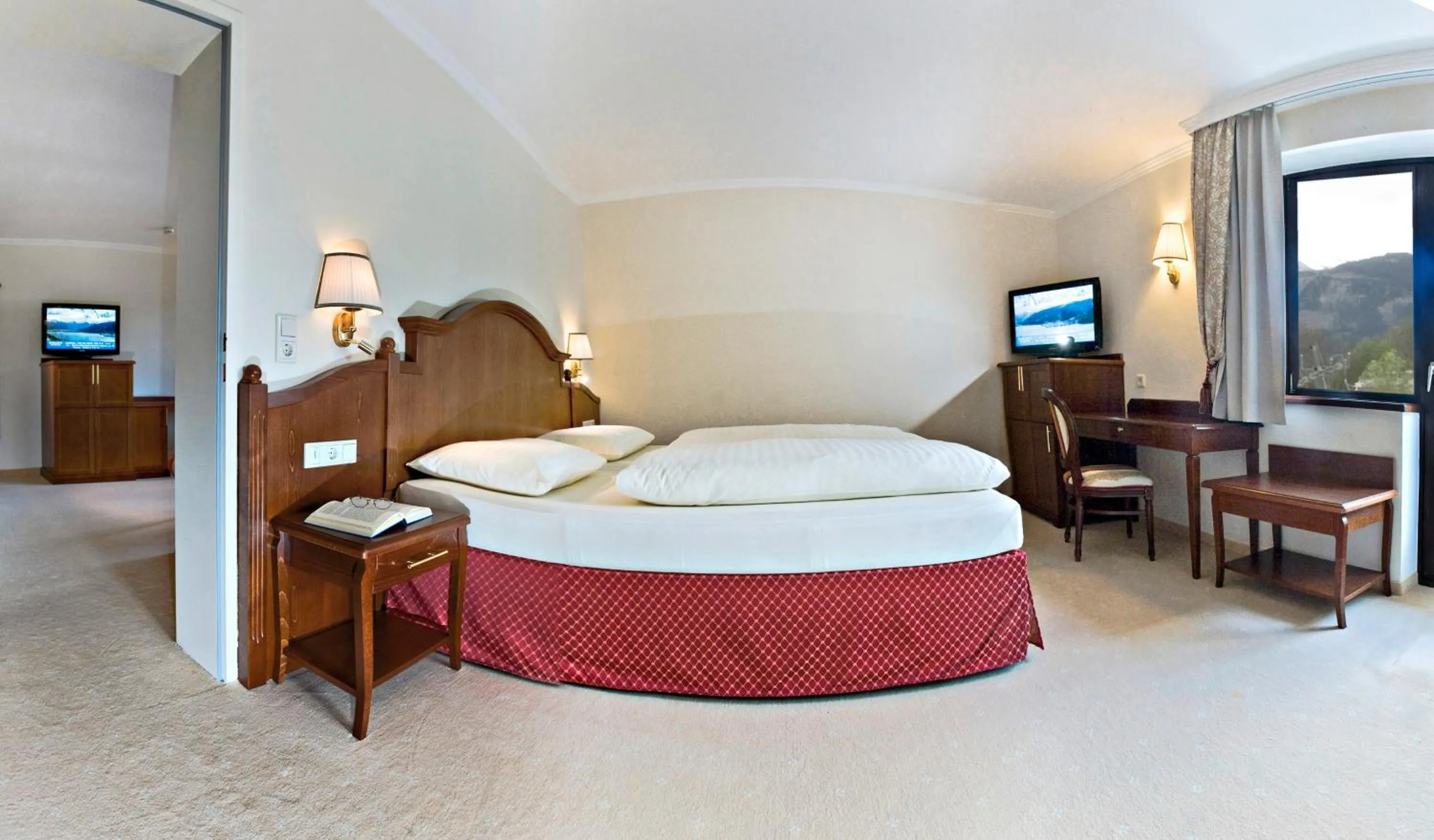 Photo of the whole room, Bed in Hotel Berner