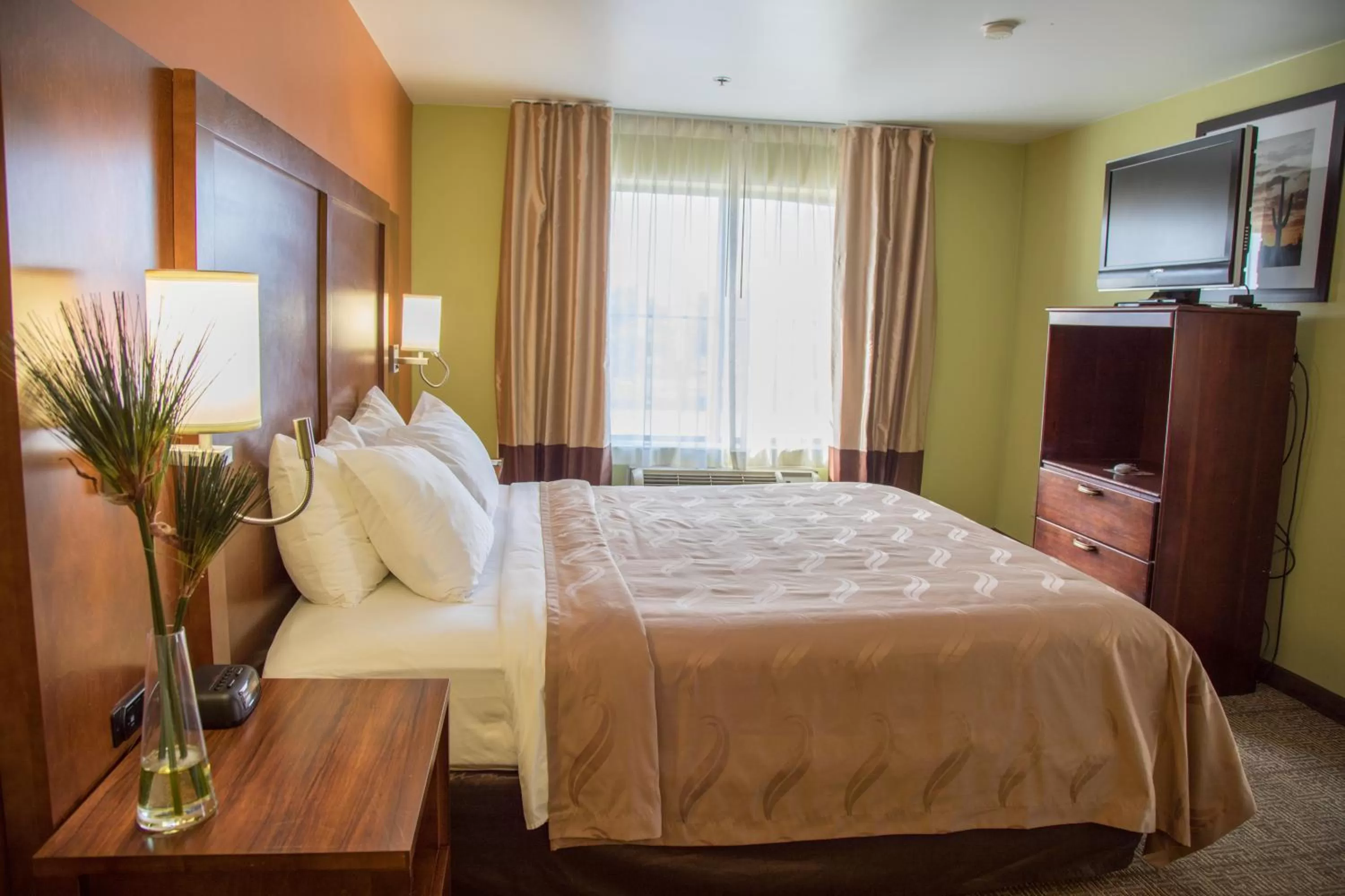 Bedroom, Bed in Quality Inn Merced Gateway to Yosemite