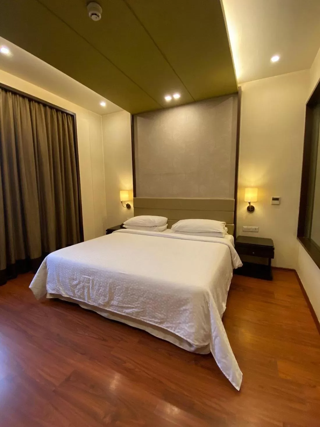 Bedroom, Bed in Four Points by Sheraton Srinagar