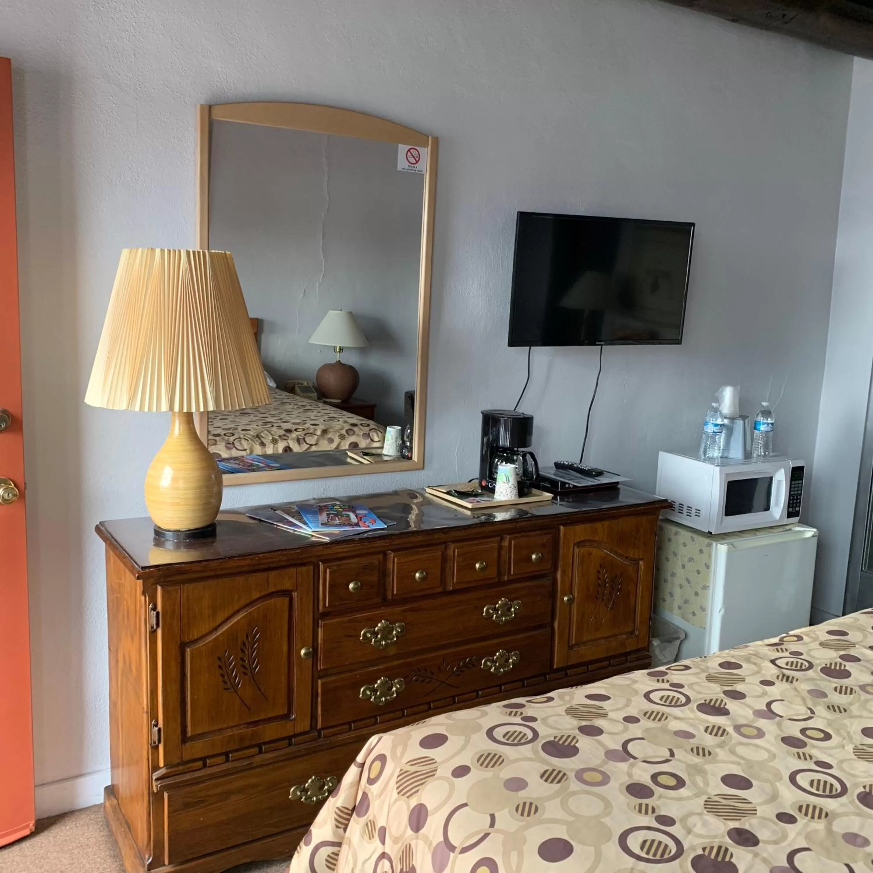 Bed in Cottonwood Court Motel