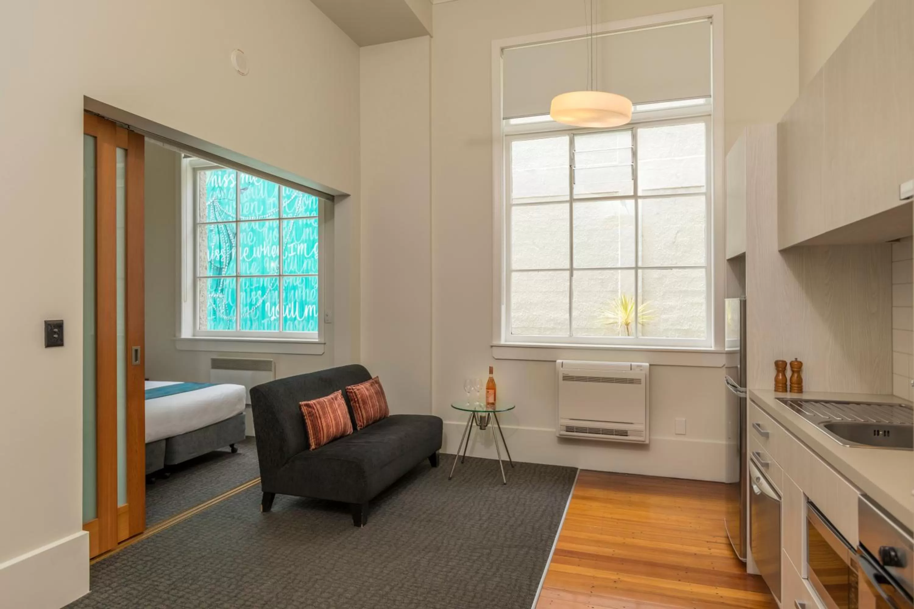 Kitchen or kitchenette, Bed in Quest Napier Serviced Apartments