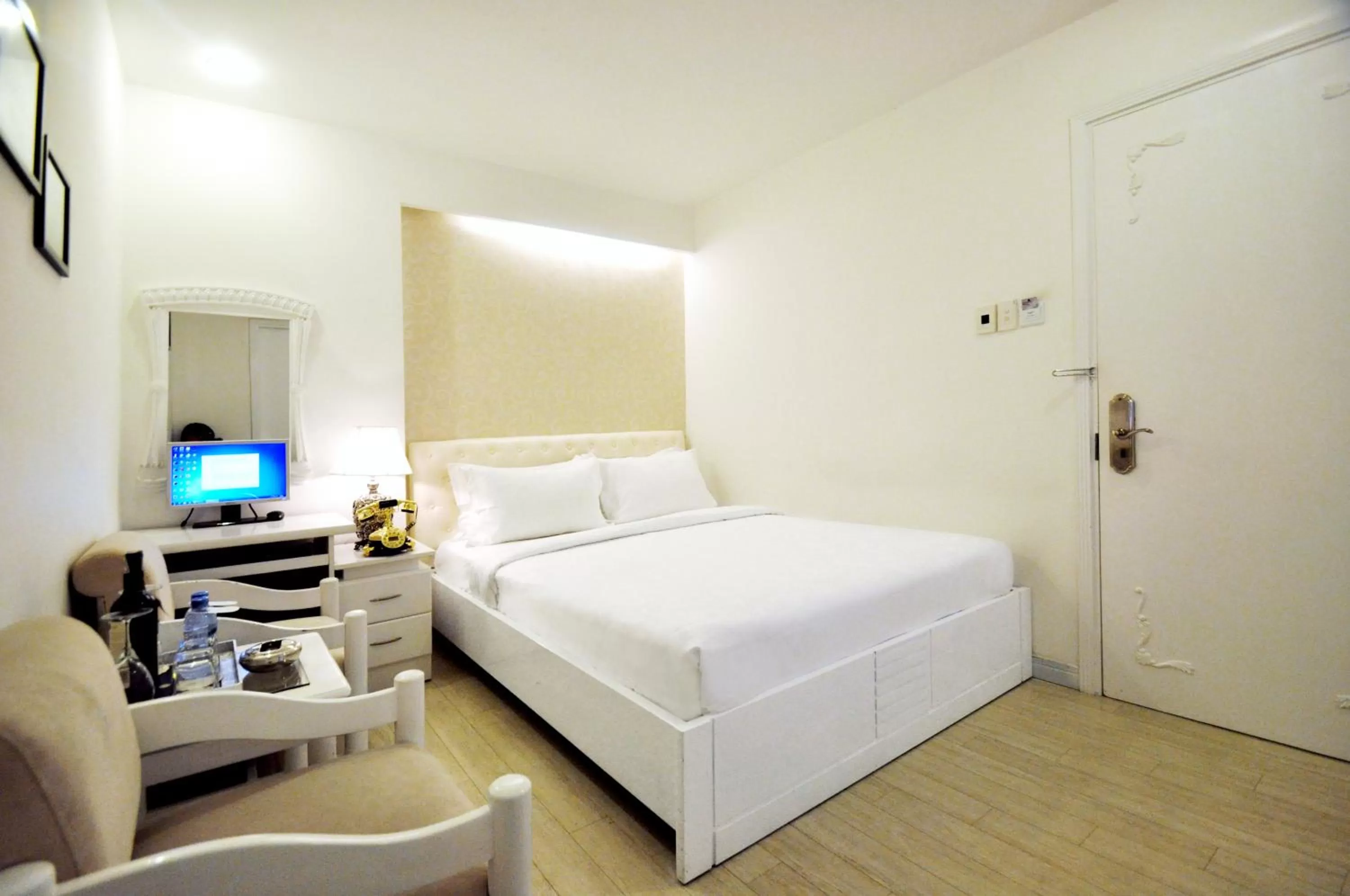 Standard Queen Room in A25 Hotel - 255 Lê Thánh Tôn