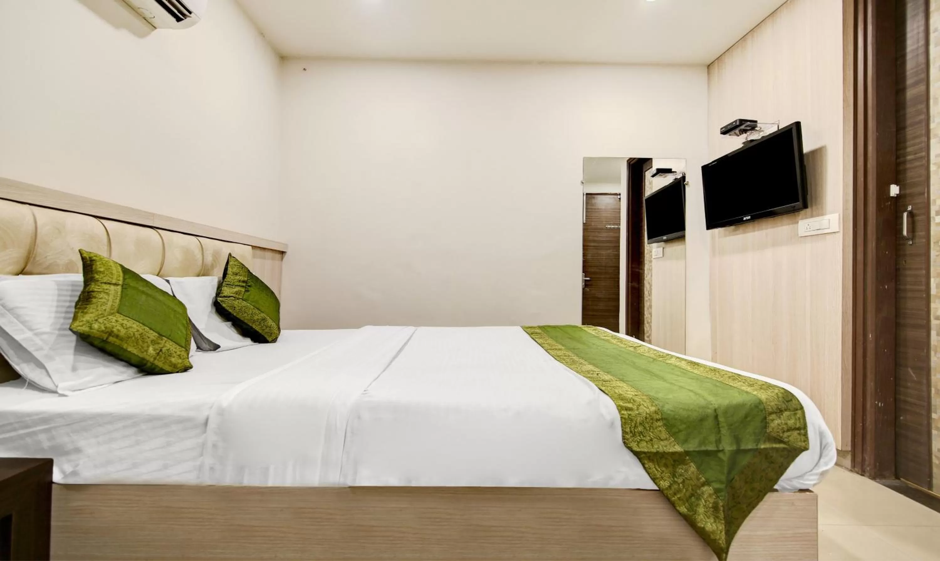 Bed in Itsy By Treebo - Solitaire