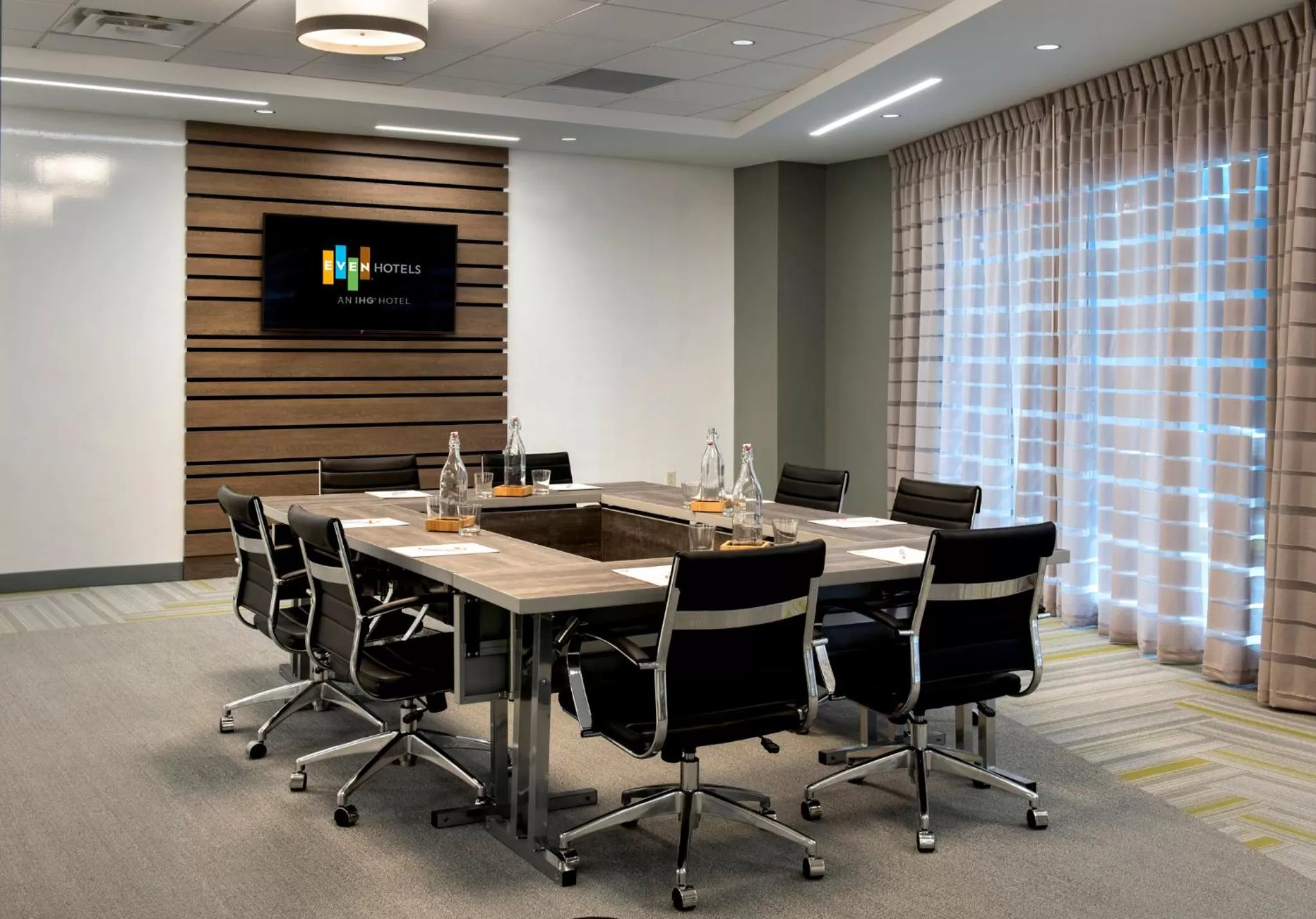 Meeting/conference room in EVEN Hotel Manchester Airport by IHG