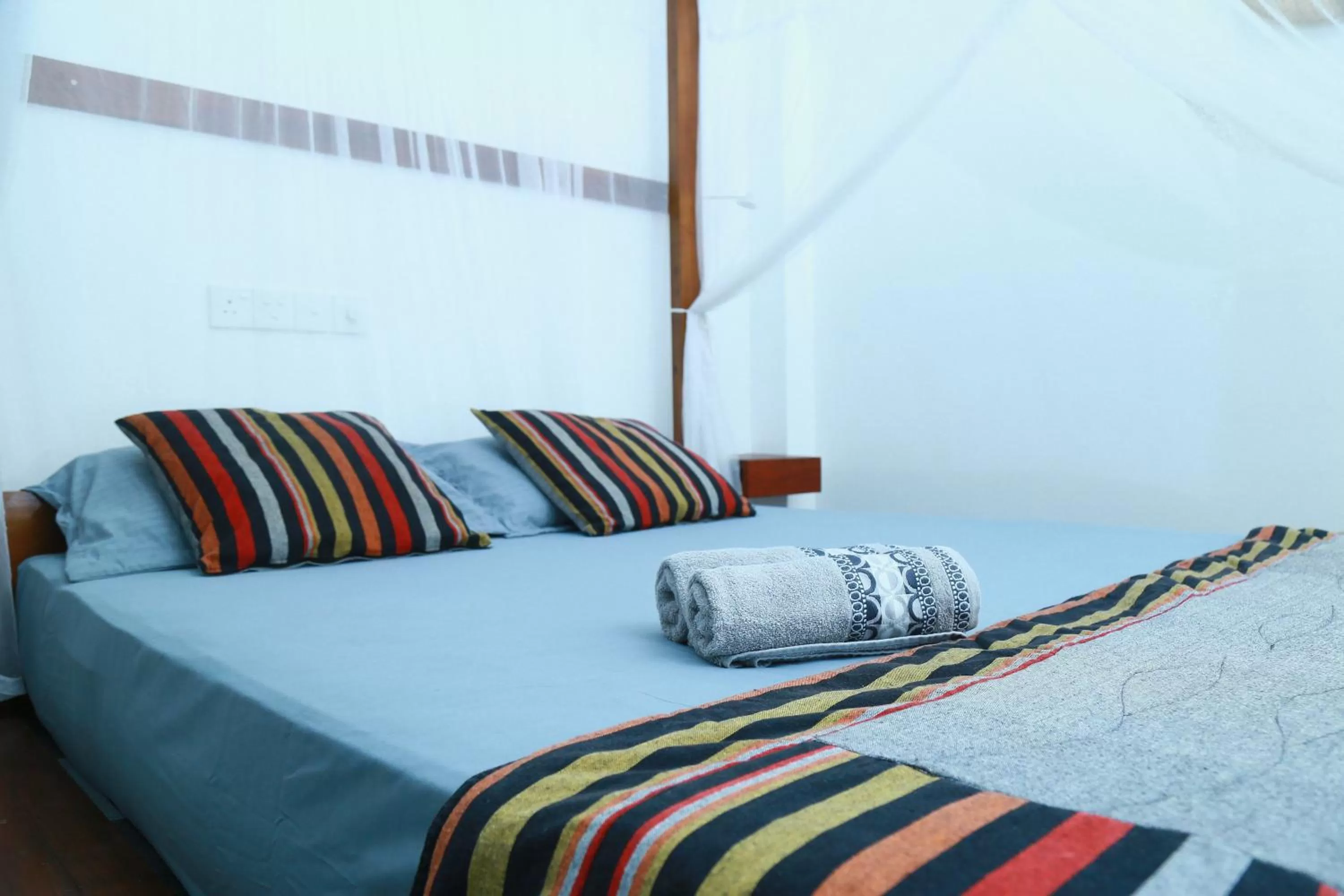 Photo of the whole room, Bed in SriMany